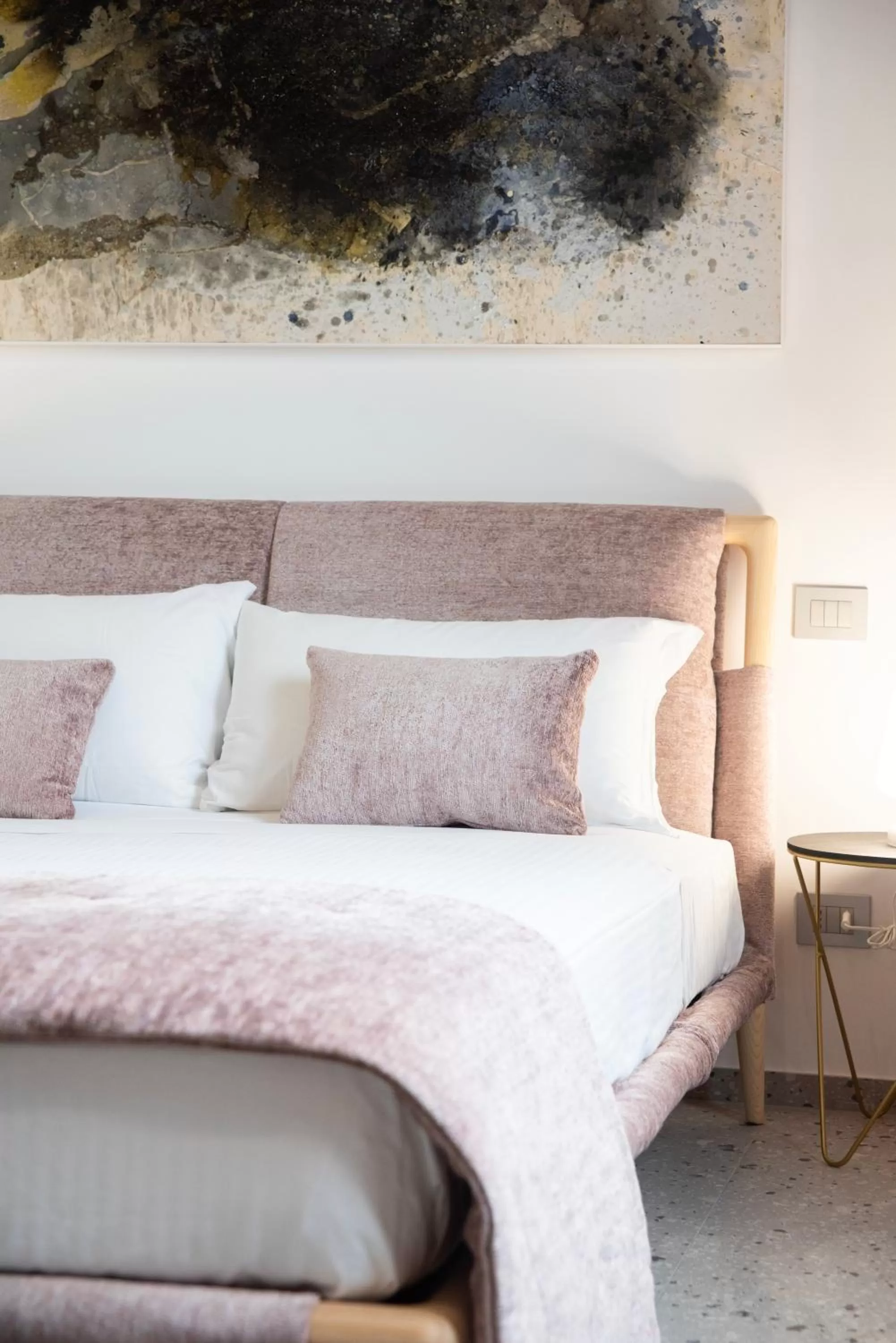 Bed in Lisetta Gardens Boutique & Suites