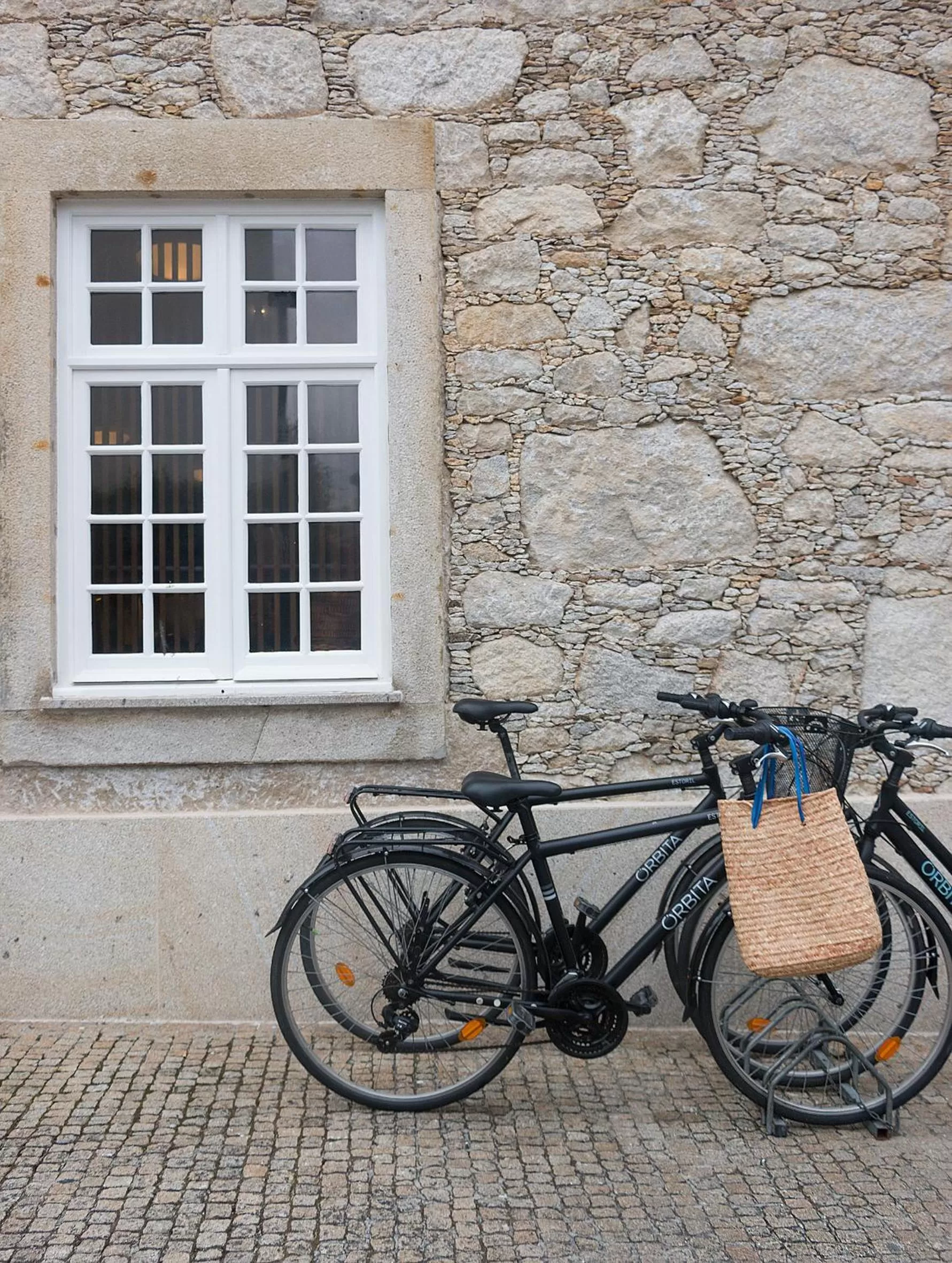 Restaurant/places to eat in Hotel Meira