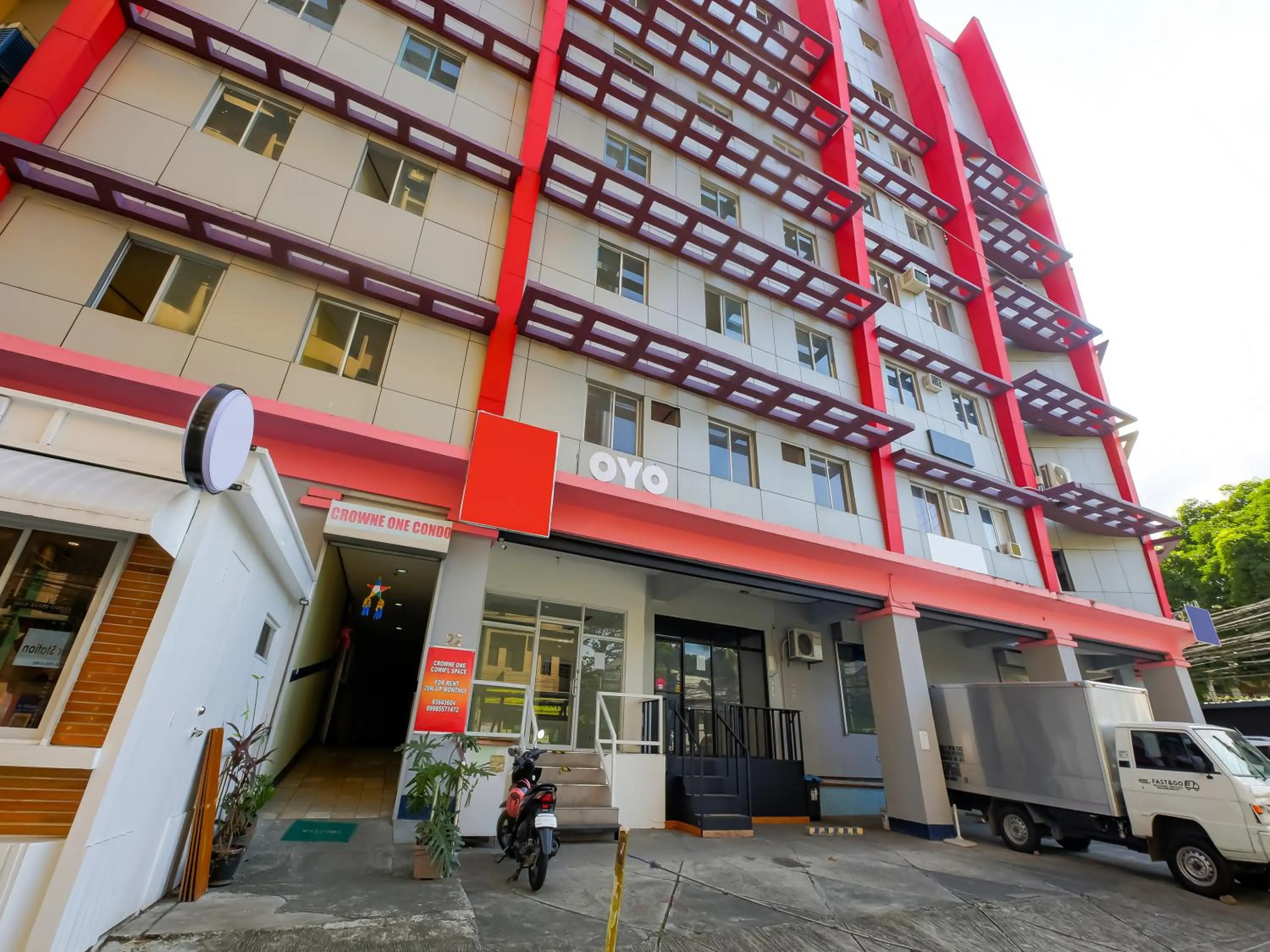 Facade/entrance in RedDoorz at Crowne One Condo