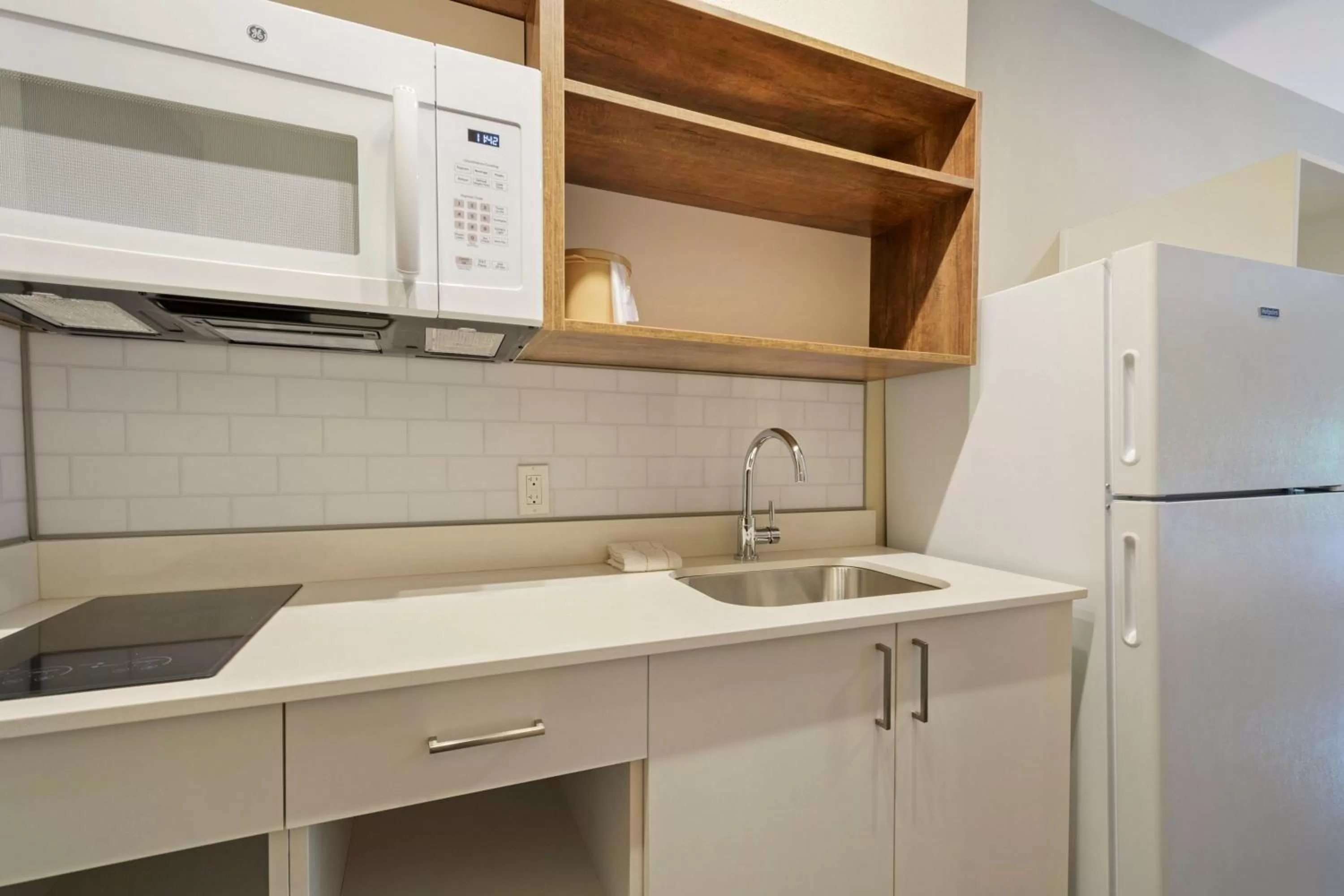 Kitchen or kitchenette in Extended Stay America Premier Suites - Austin - Austin Airport