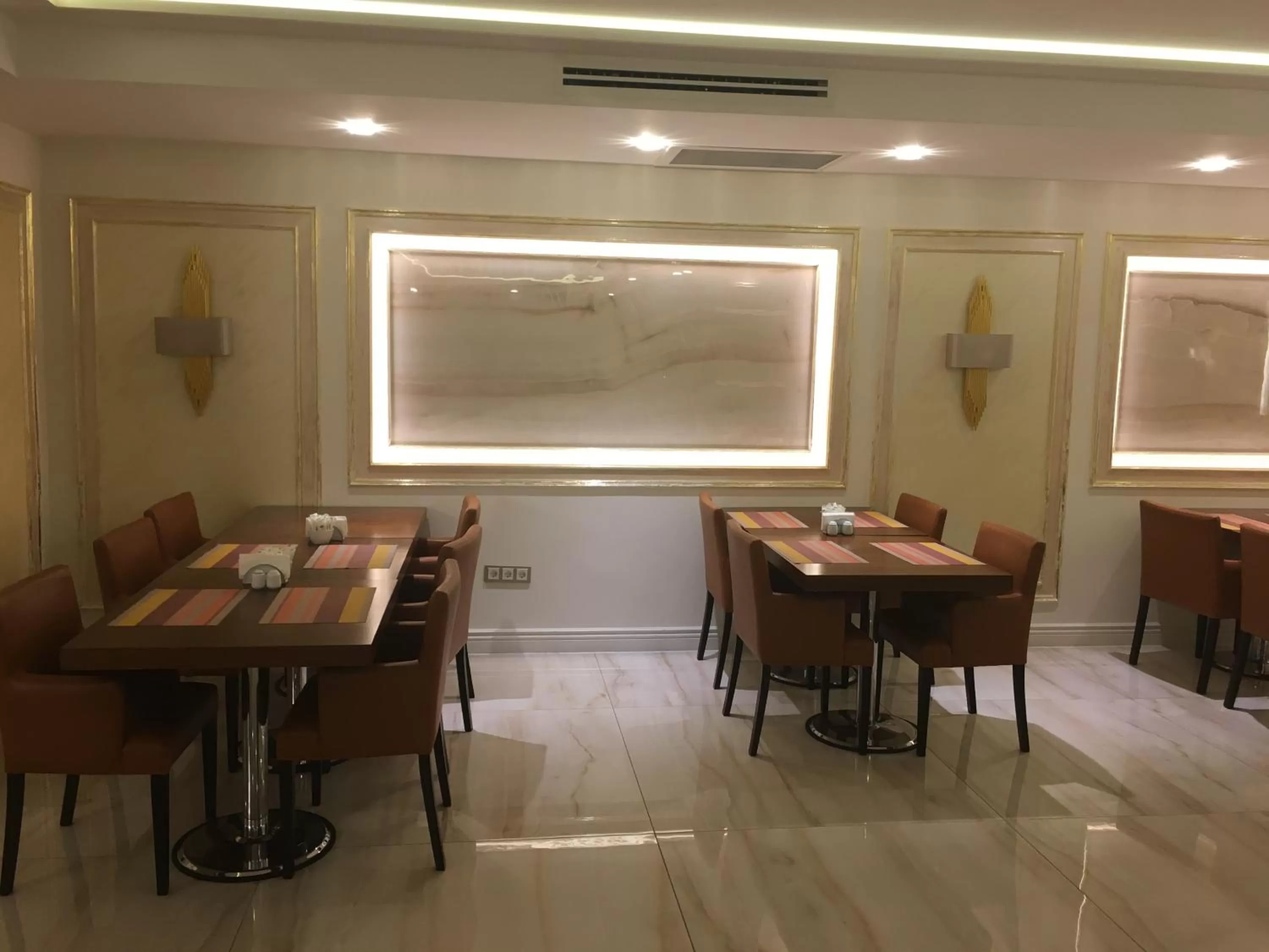 Restaurant/places to eat in Laleli Gonen Hotel