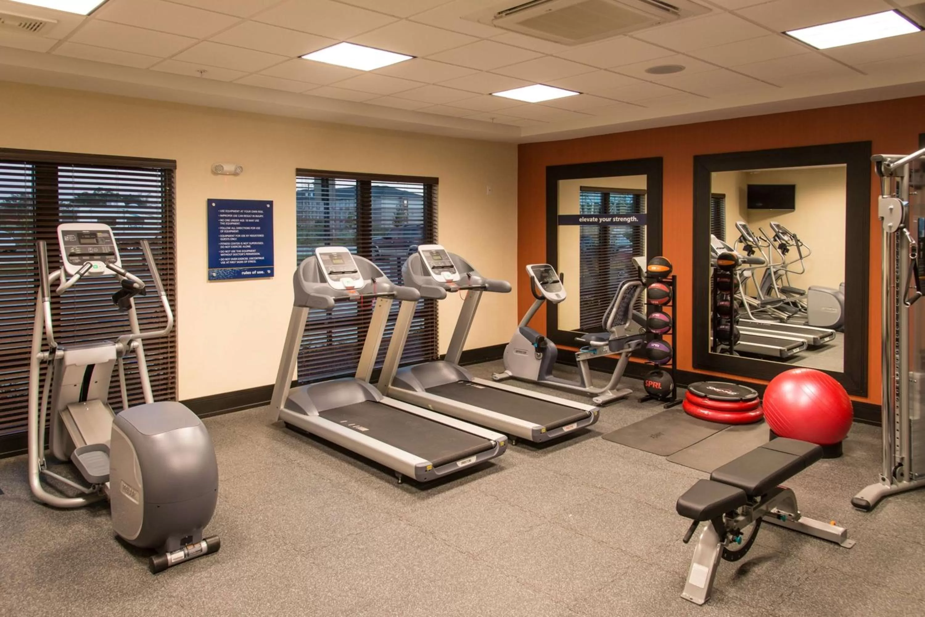 Fitness centre/facilities in Hampton Inn & Suites Gulfport