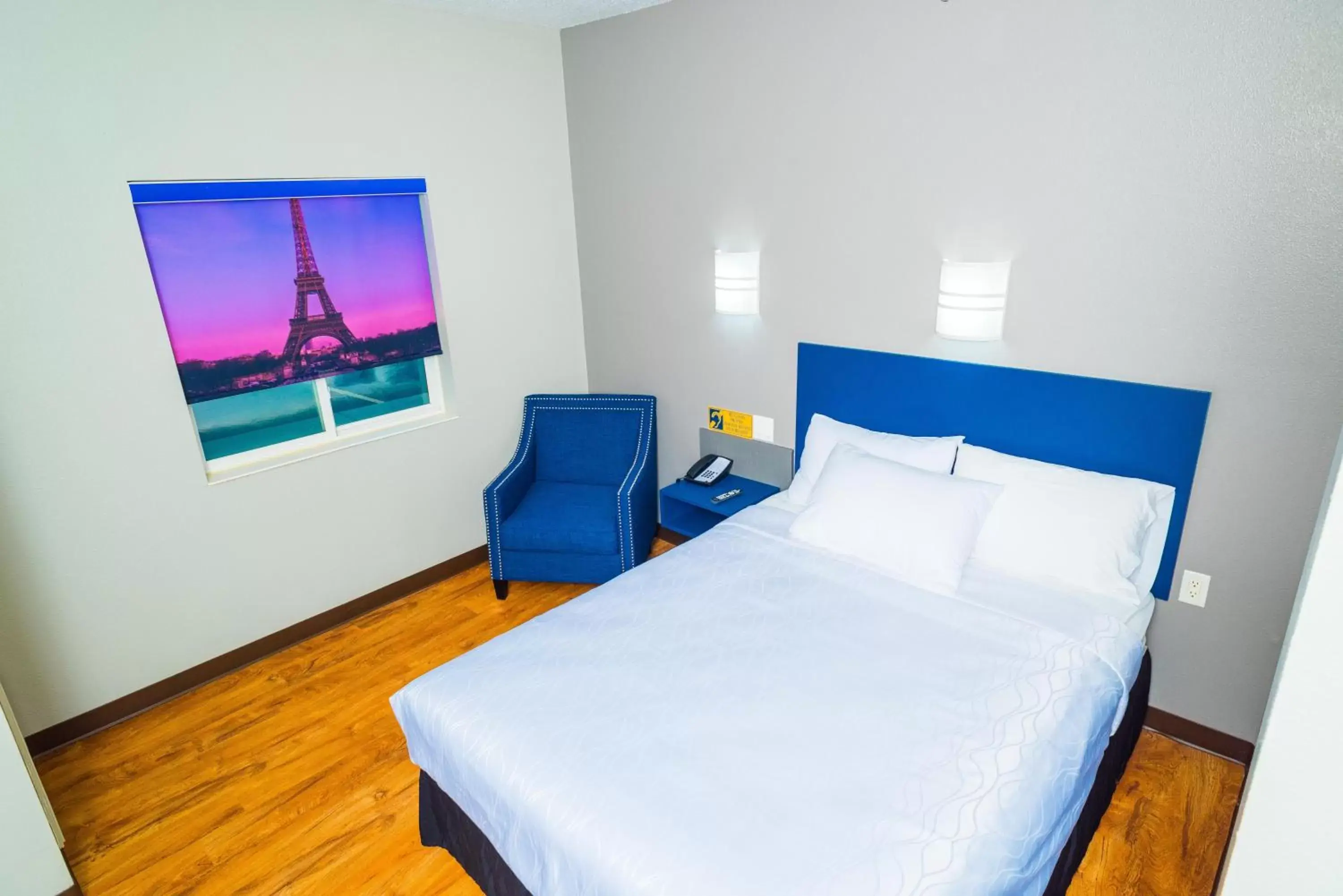 Queen Room with Roll-In Shower - Accessible/Non Smoking in Studio Z, Ascend Hotel Collection Queen Room with Roll-In Shower - Accessible/Non Smoking in Studio Z, Ascend Hotel Collection