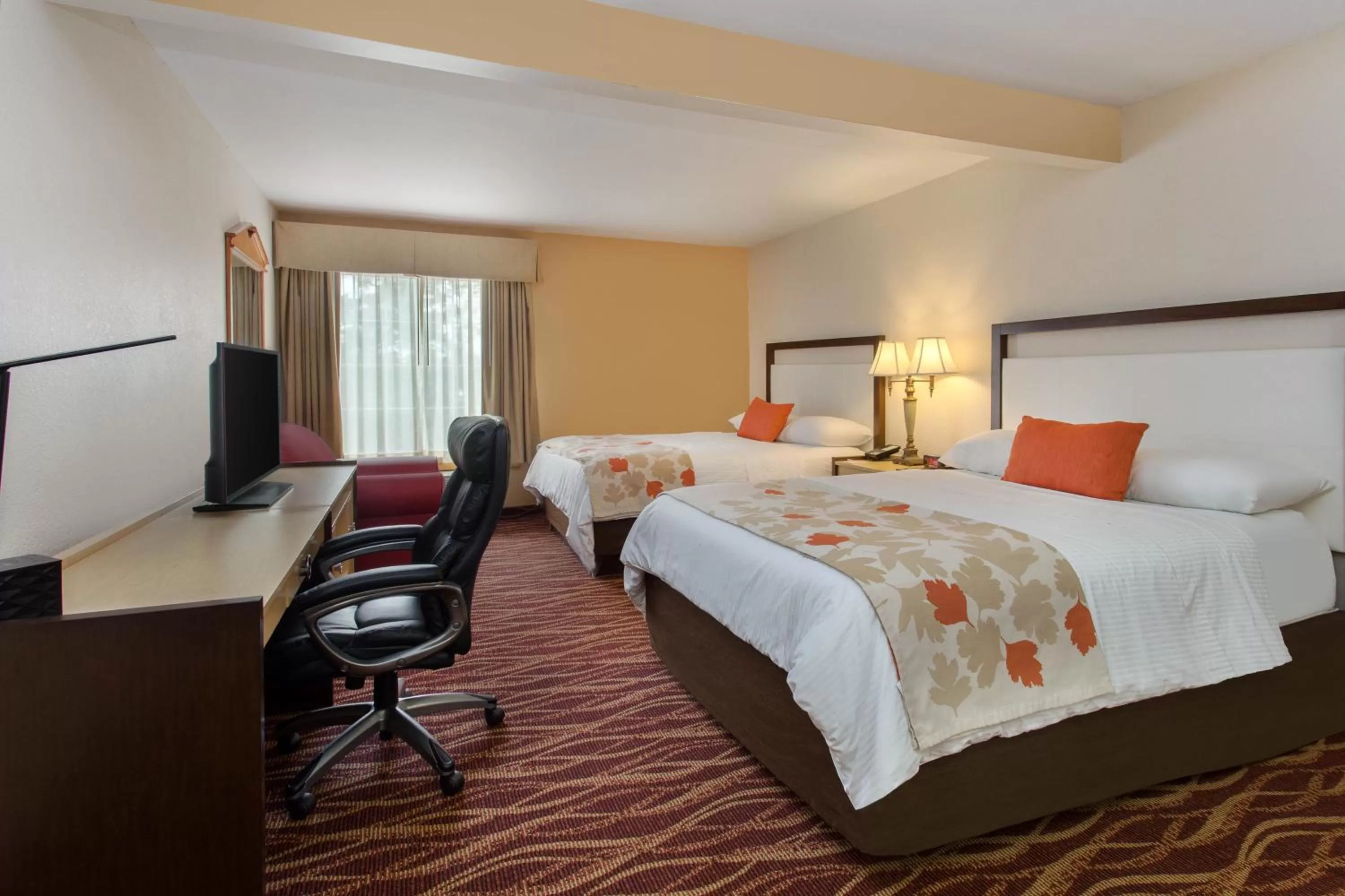 Photo of the whole room, Bed in Hawthorn Suites by Wyndham Allentown-Fogelsville