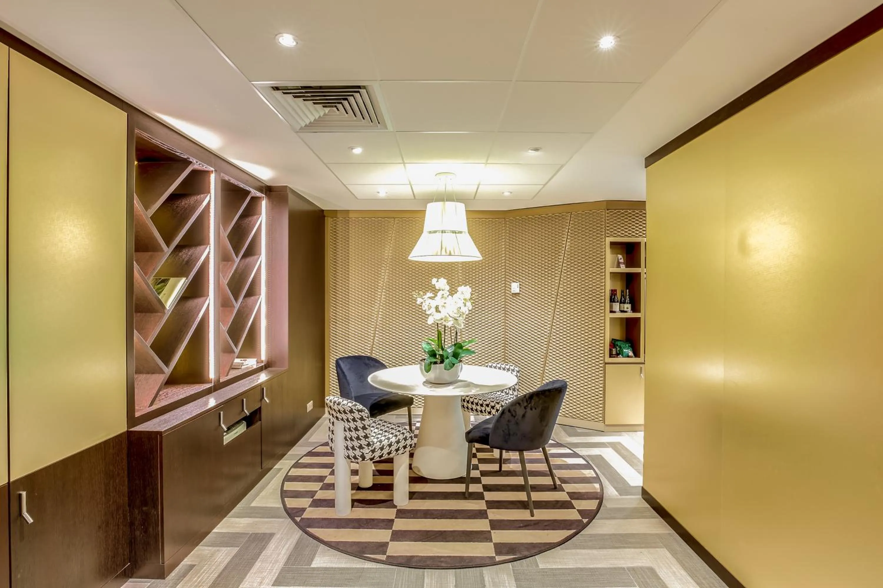Lobby or reception in Mercure Paris Arc de Triomphe Etoile