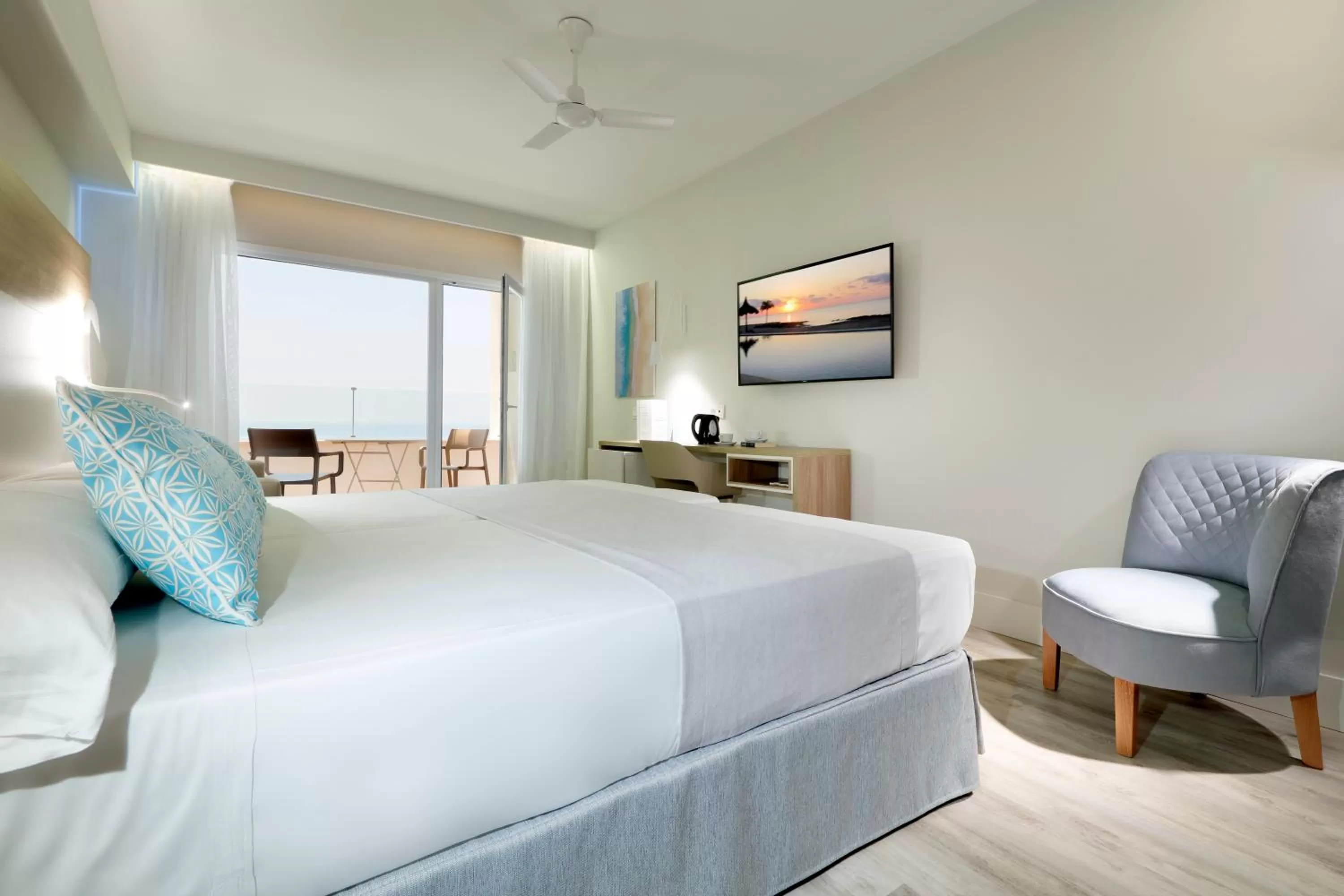 Bedroom, Bed in Hotel Benalma Costa del Sol