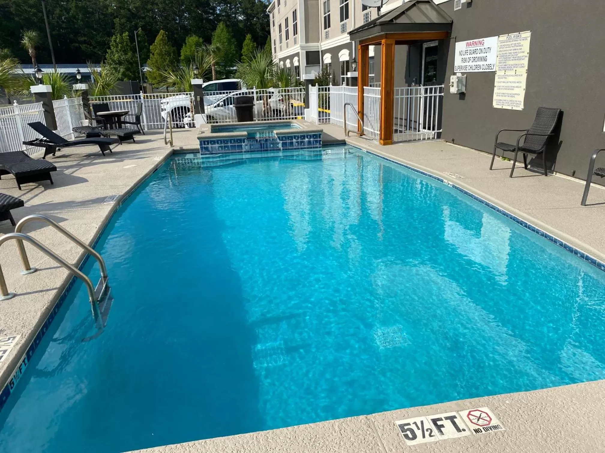 Swimming pool in Country Inn & Suites by Radisson, Hinesville, GA