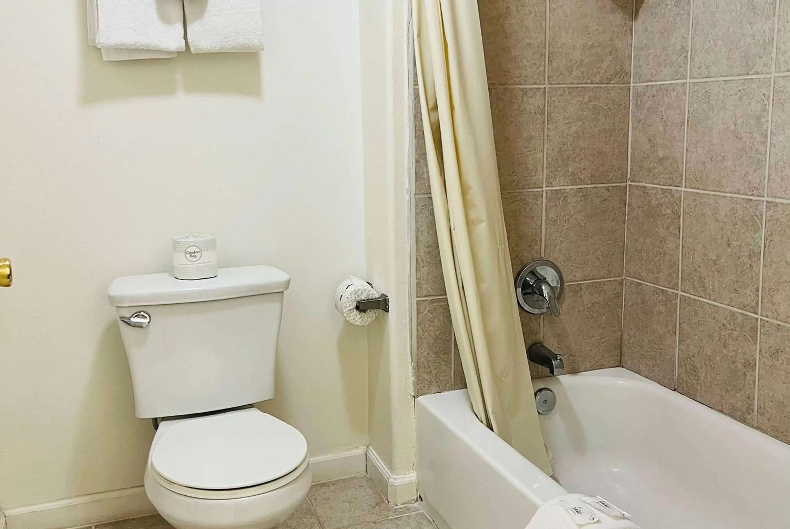 TV and multimedia in Baymont by Wyndham Ridgecrest