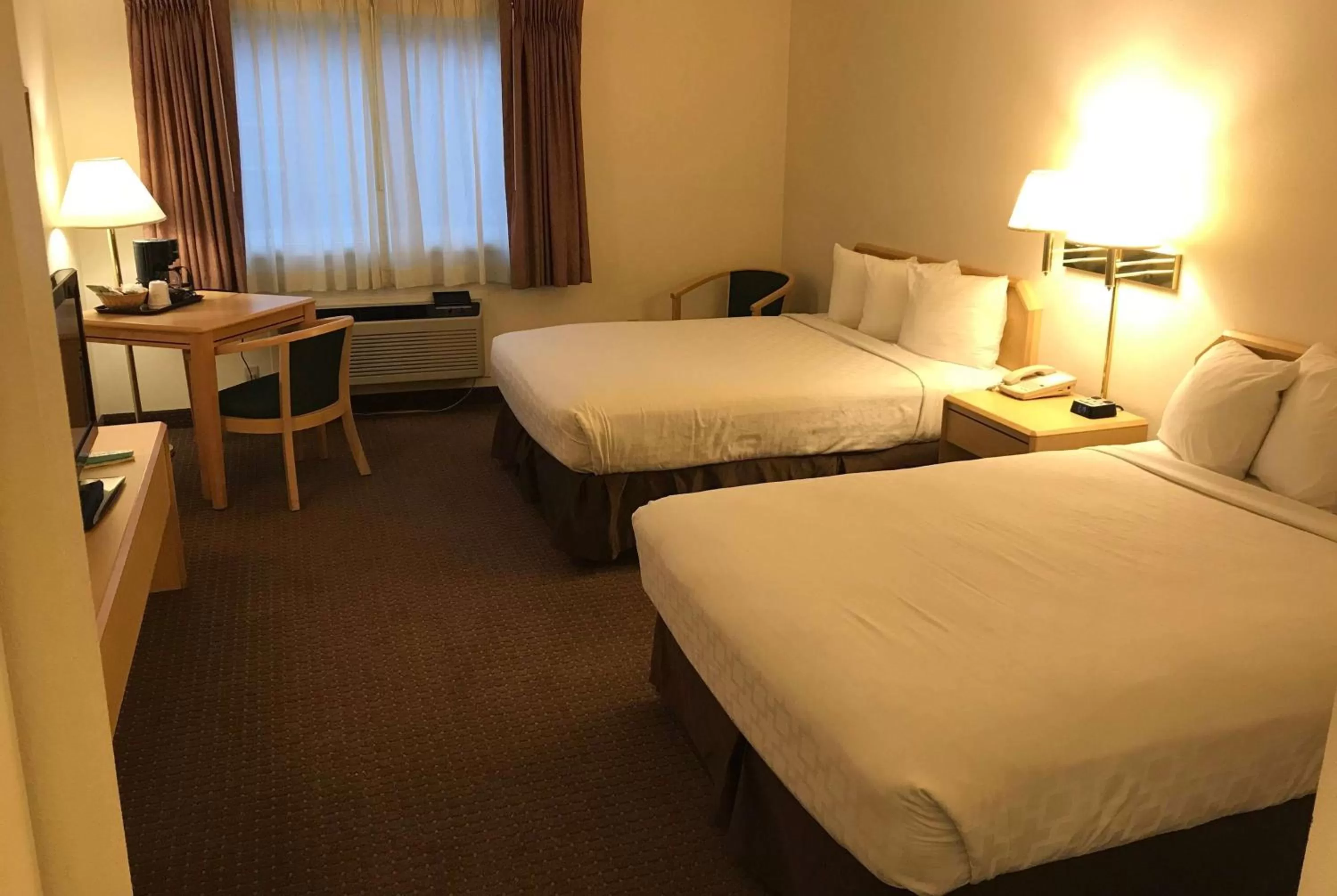 Photo of the whole room, Bed in Inn at Lander, Travelodge by Wyndham