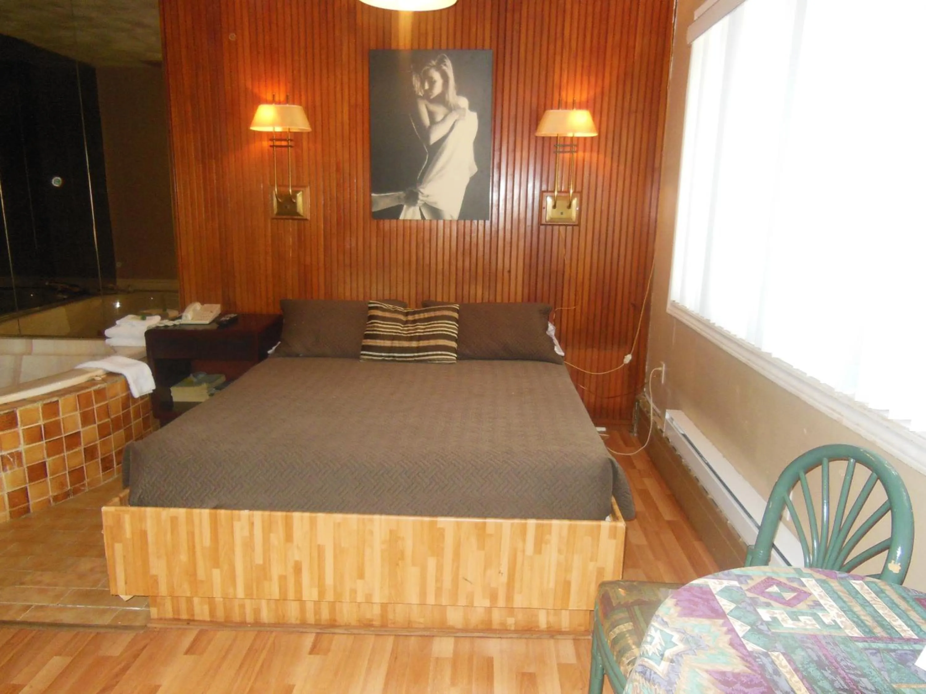 Day, Bed in Motel Le Paysan