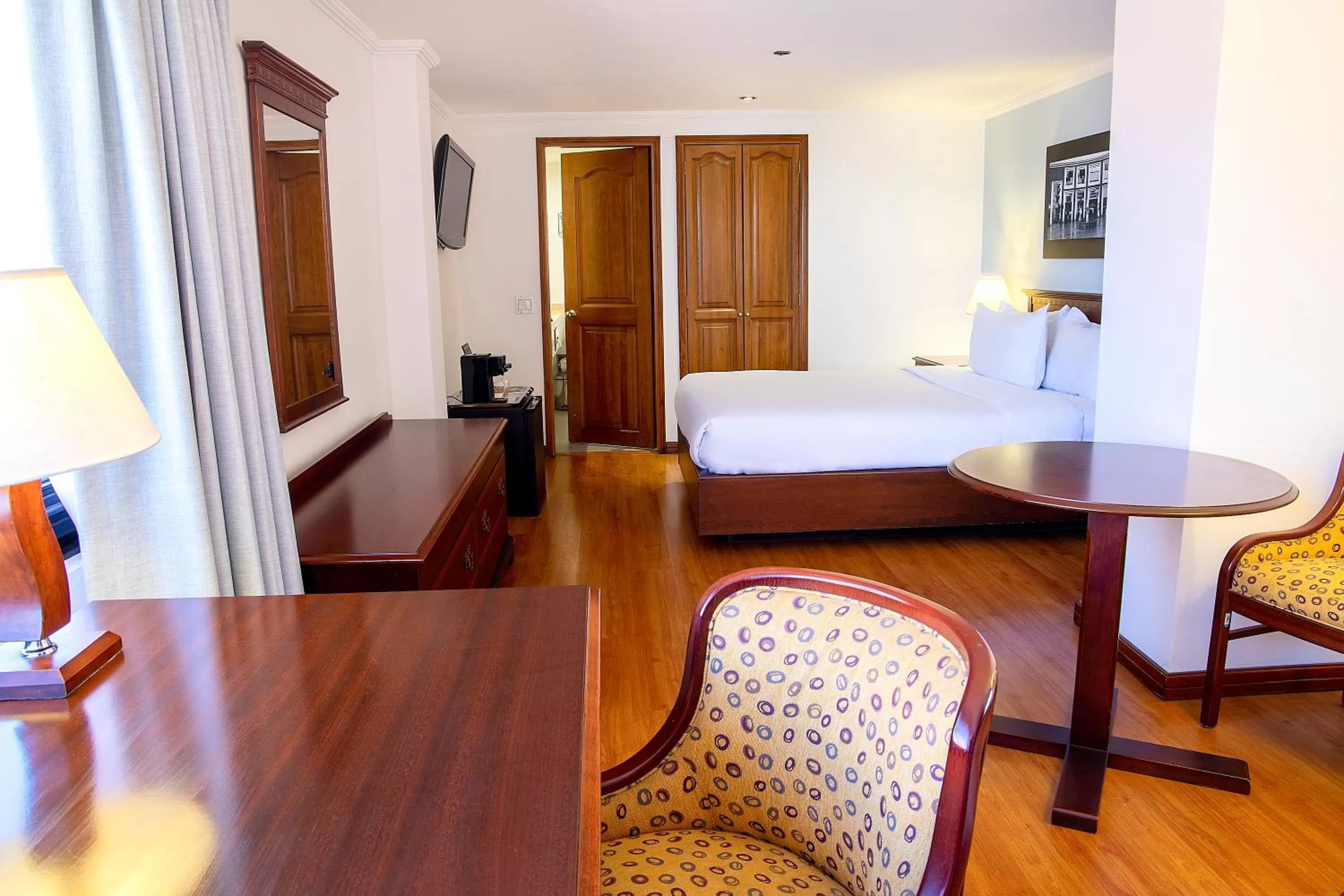 Photo of the whole room, Bed in Radisson Bogota Metrotel