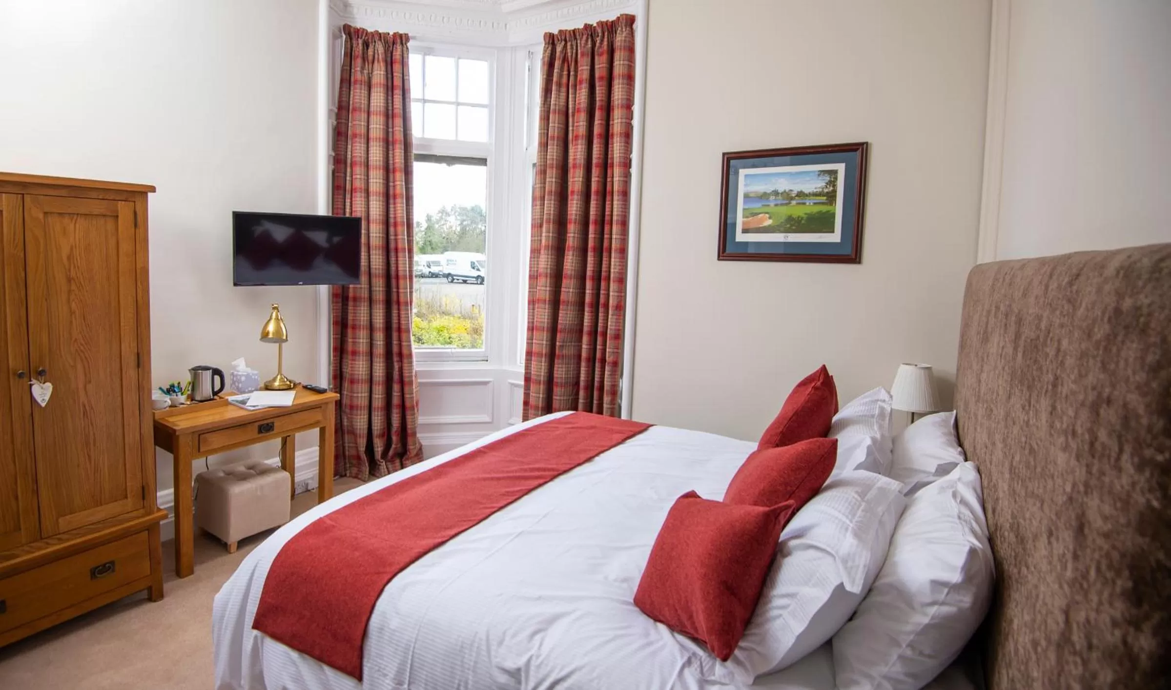 Photo of the whole room, Bed in Dryburgh Arms Pub with Rooms