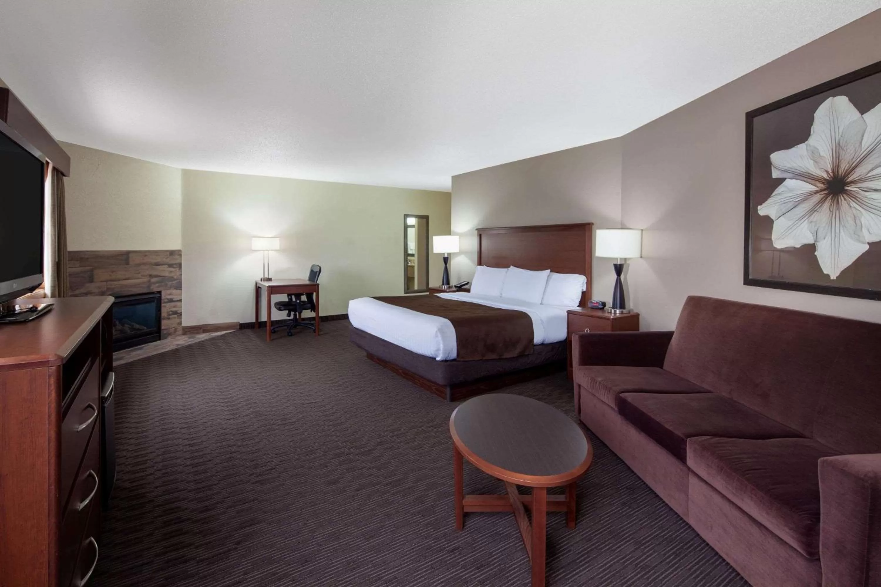 Photo of the whole room, Bed in AmericInn by Wyndham Ironwood