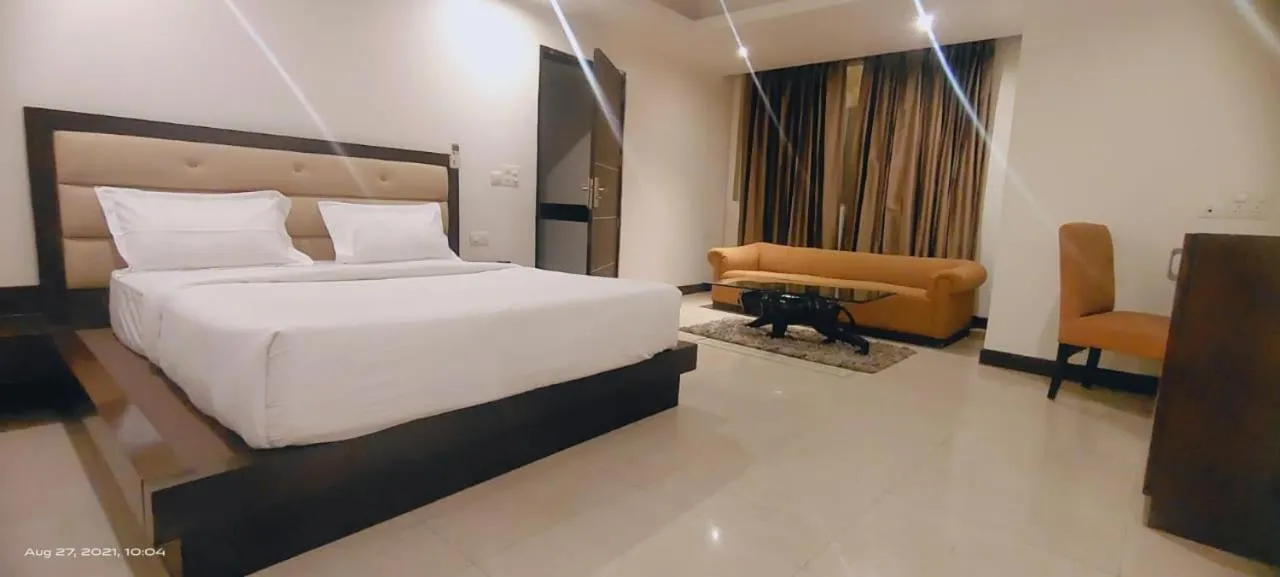 Bed in Zenith Hotel - Delhi Airport
