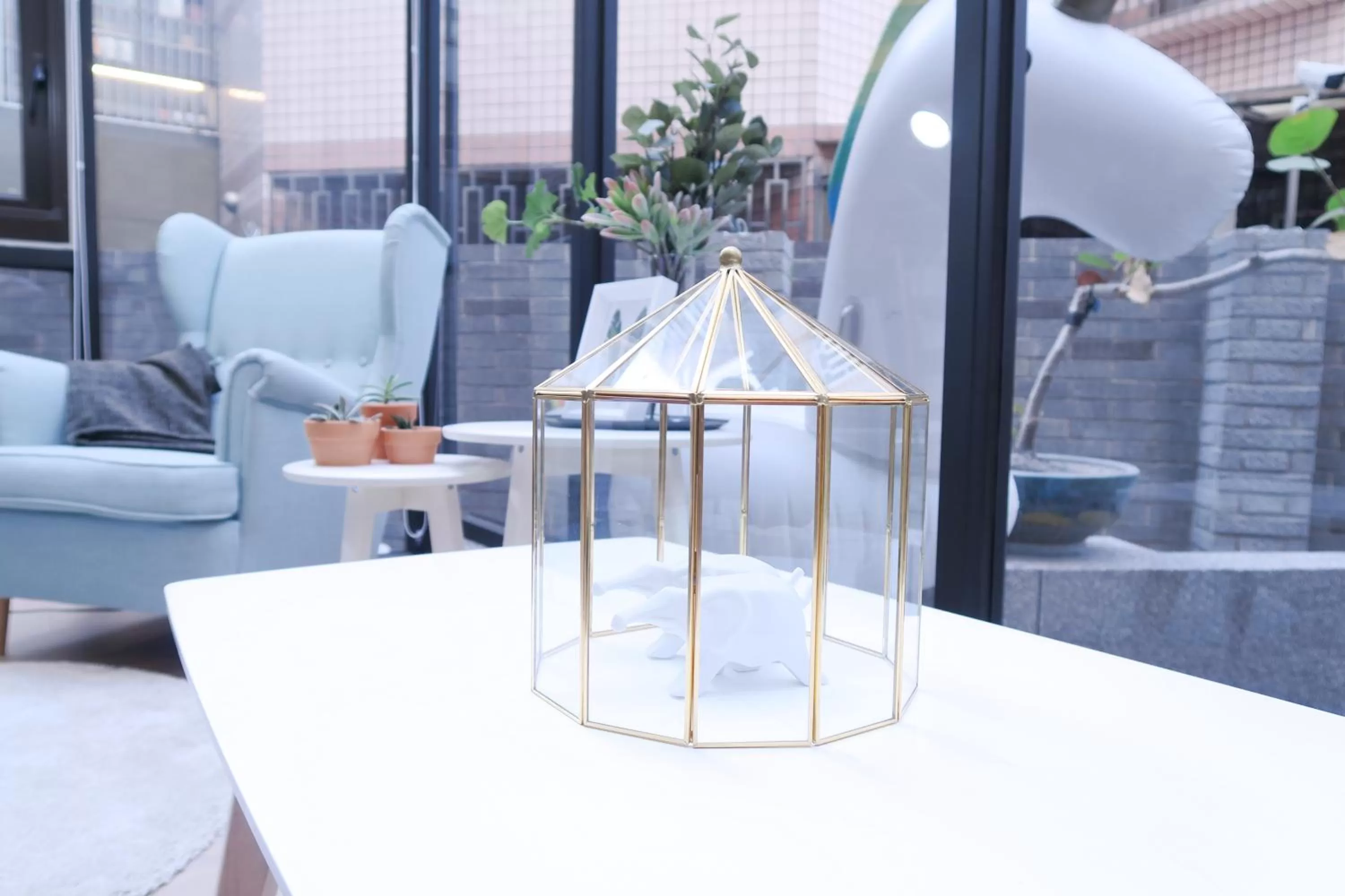 Seating area in Greenight Hotel