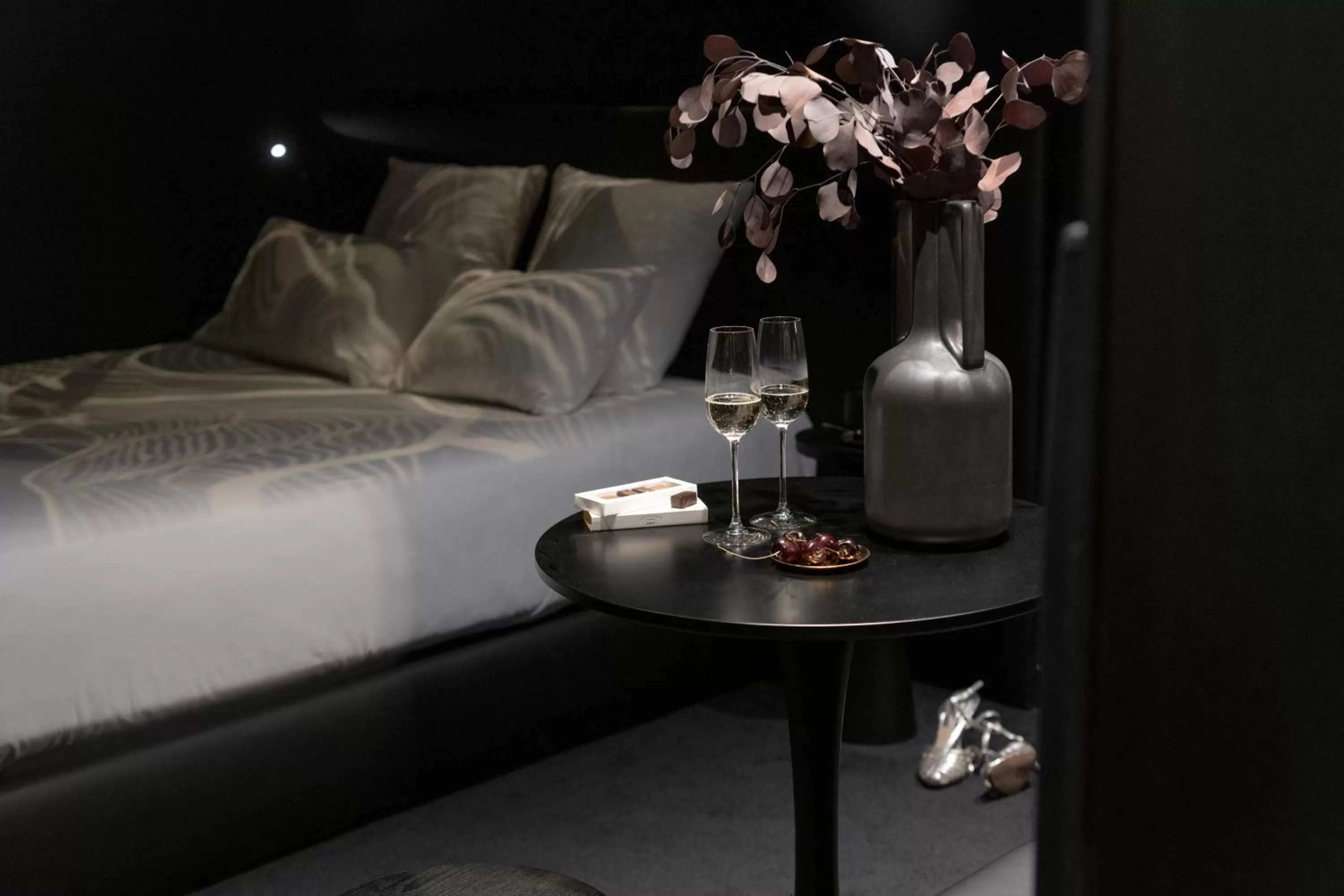 Bed, Drinks in MiHotel Sala