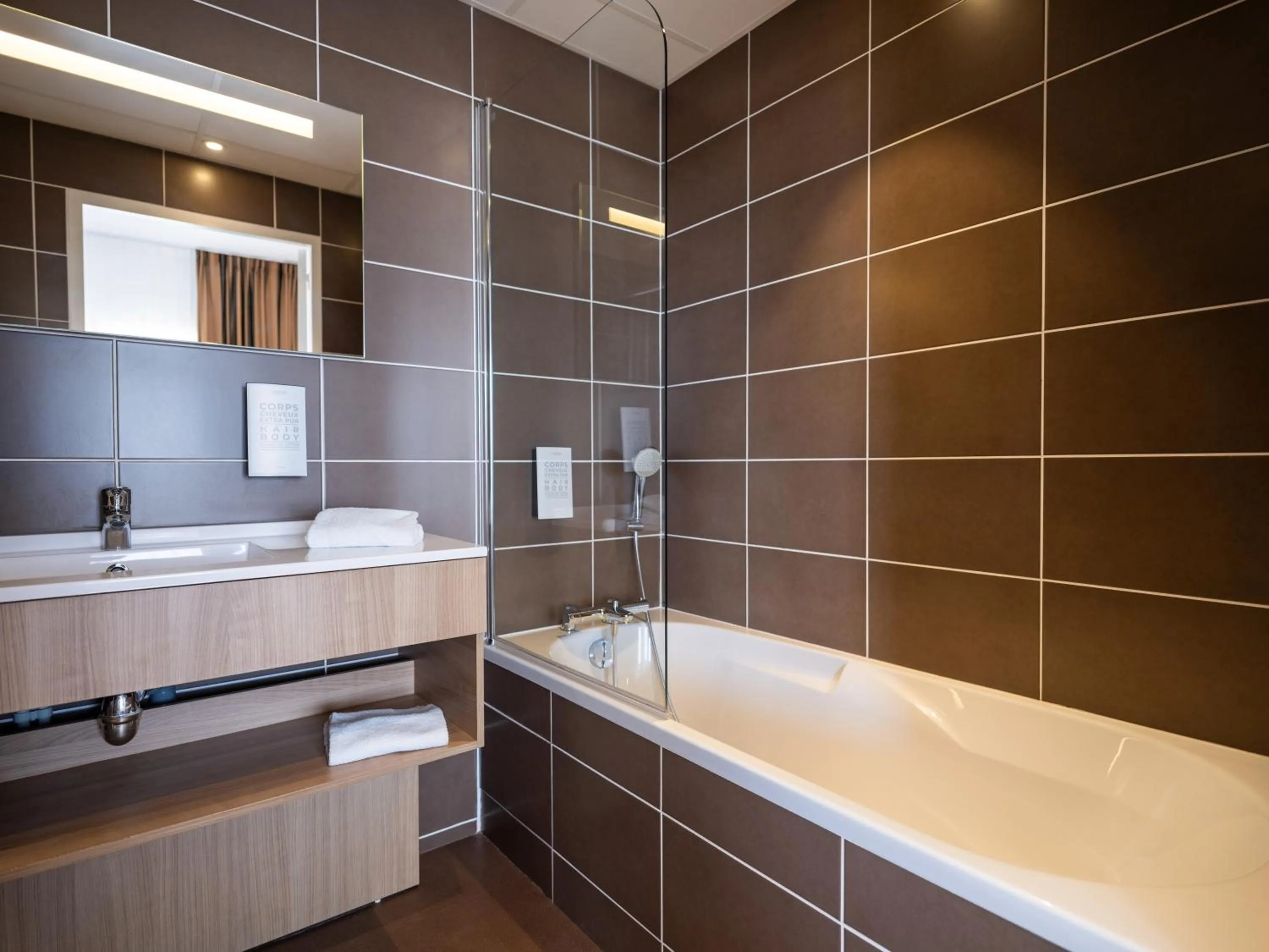 Bathroom in Golden Tulip La Baule Hotel and Residence