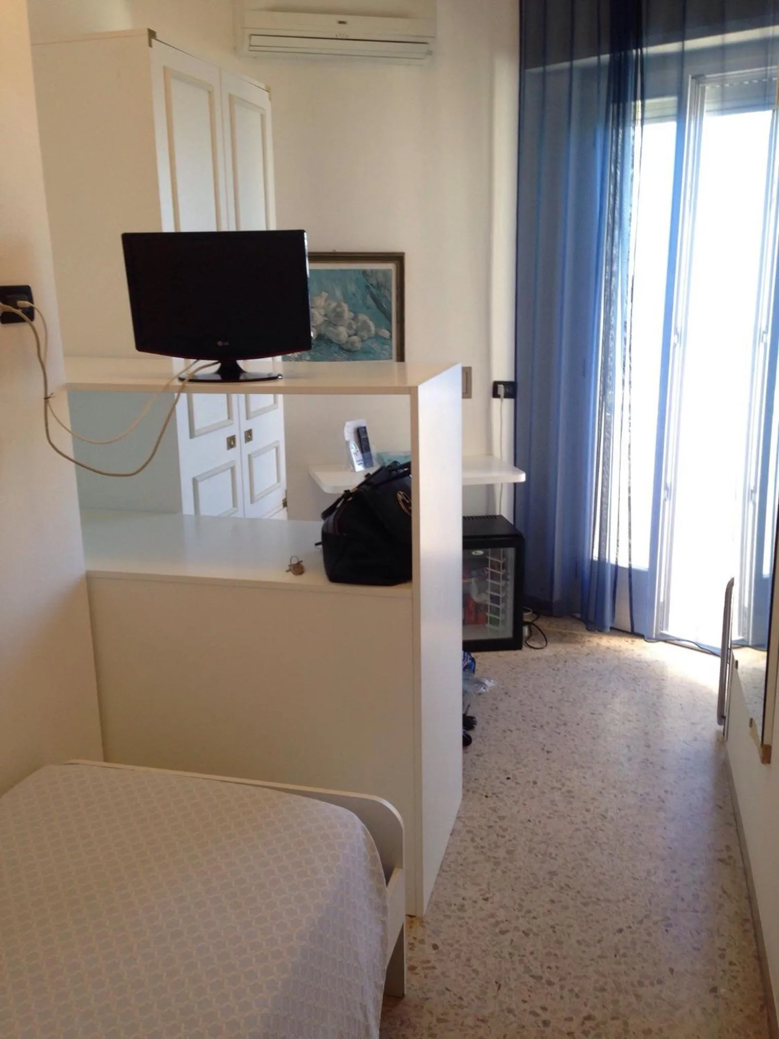 Photo of the whole room, Bed in Hotel City