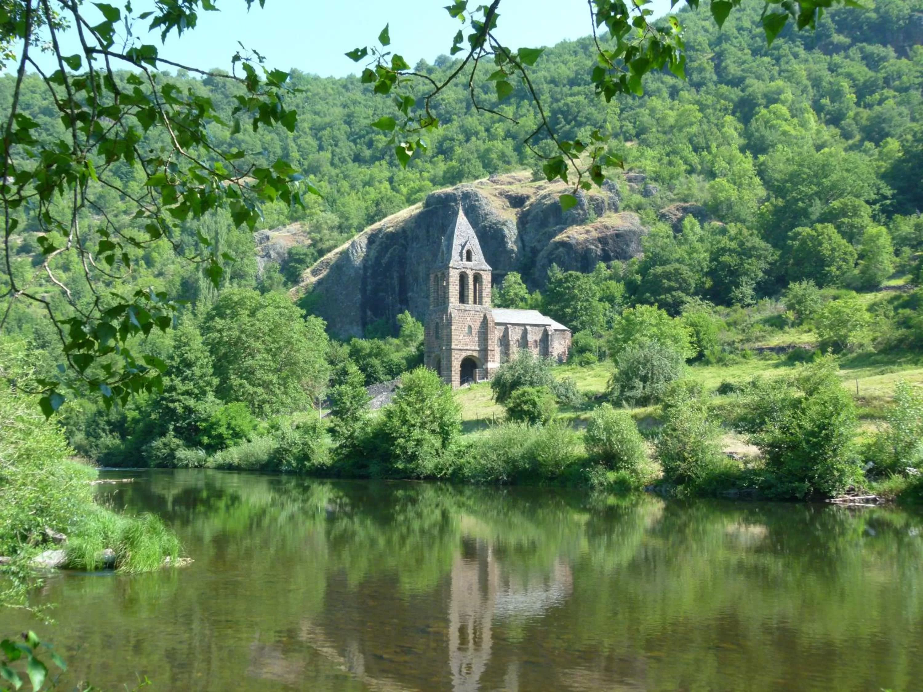 Property Building in Art et Création