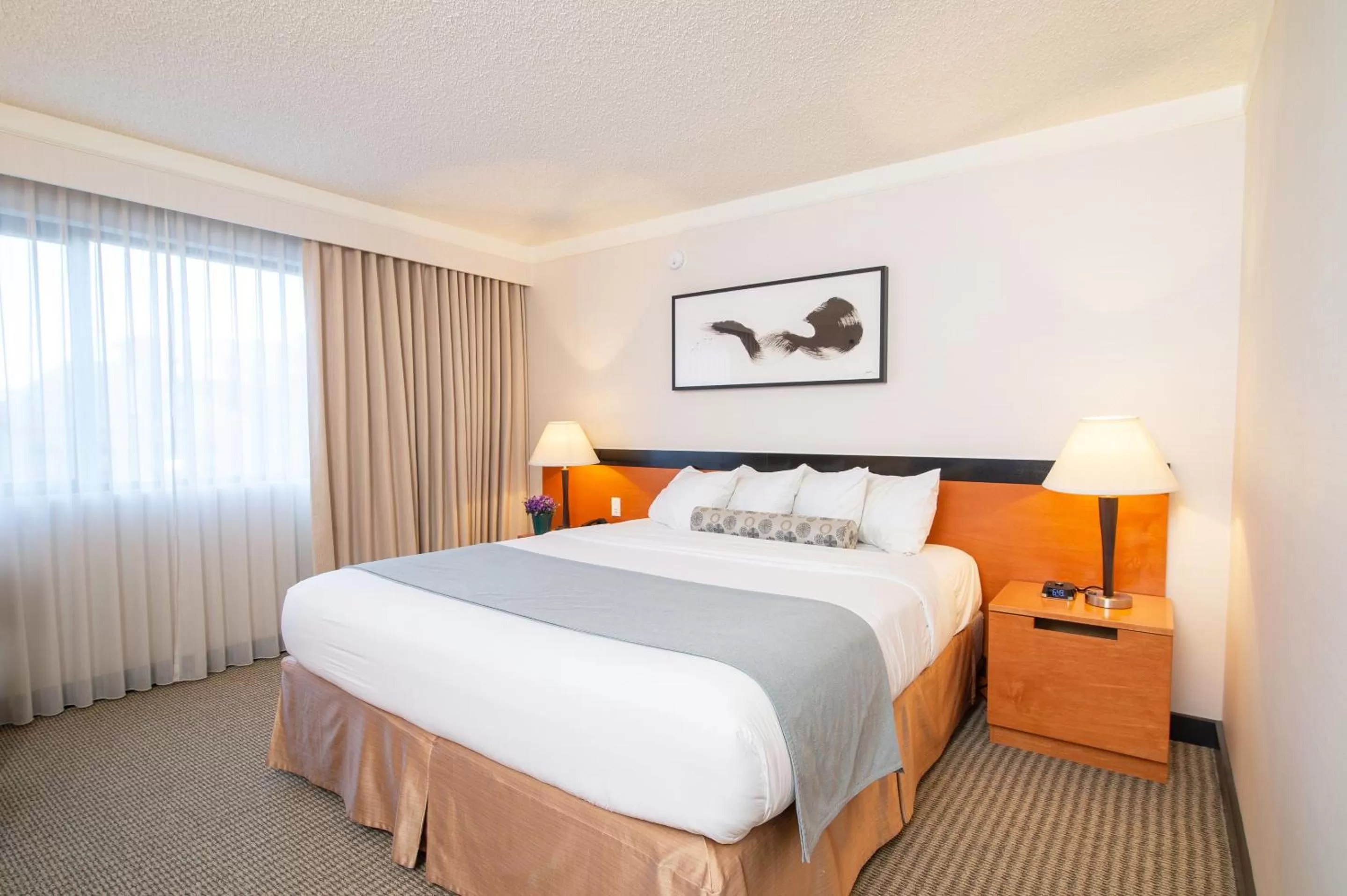 Bed in Miyako Hotel Los Angeles