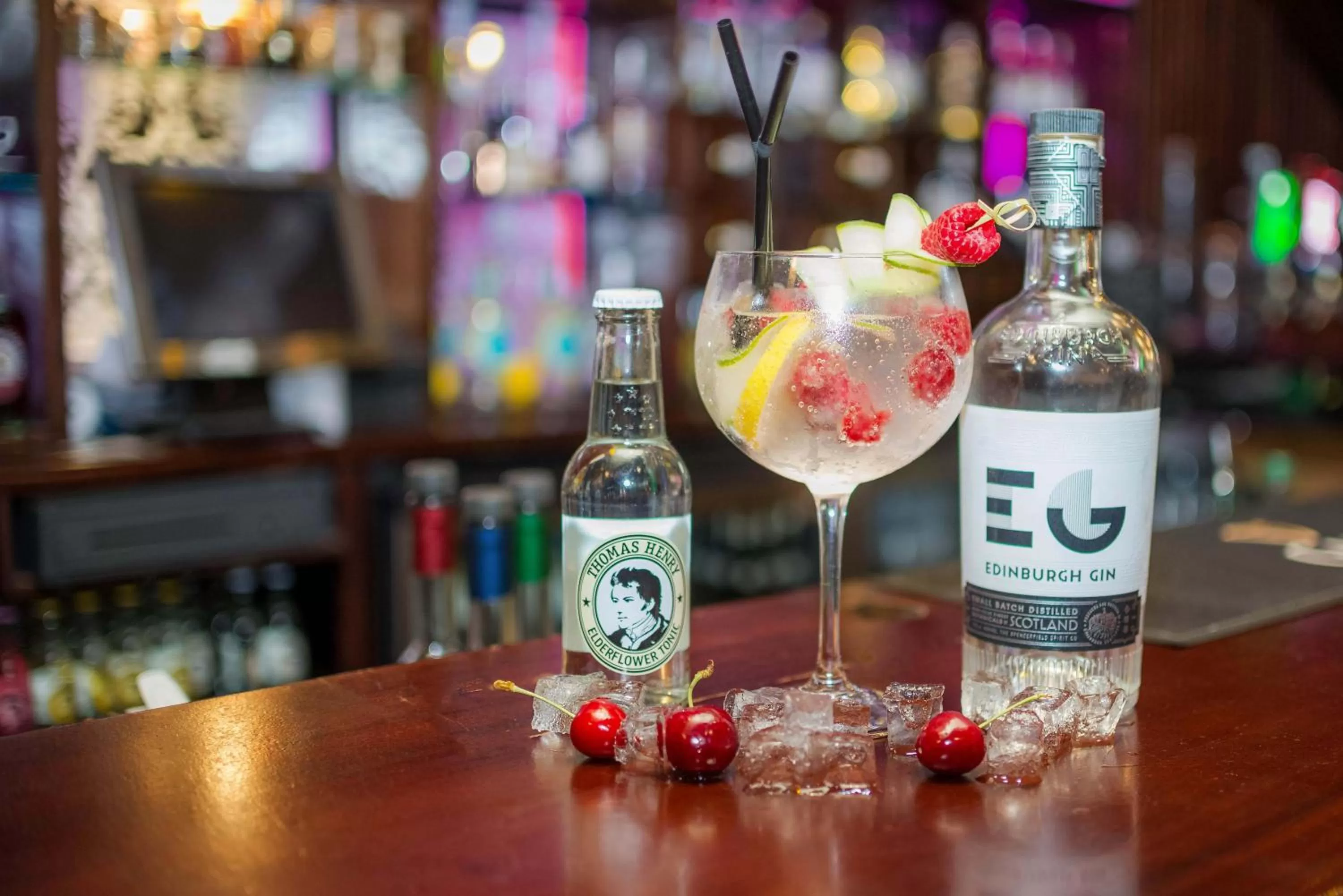 Drinks in Canal Court