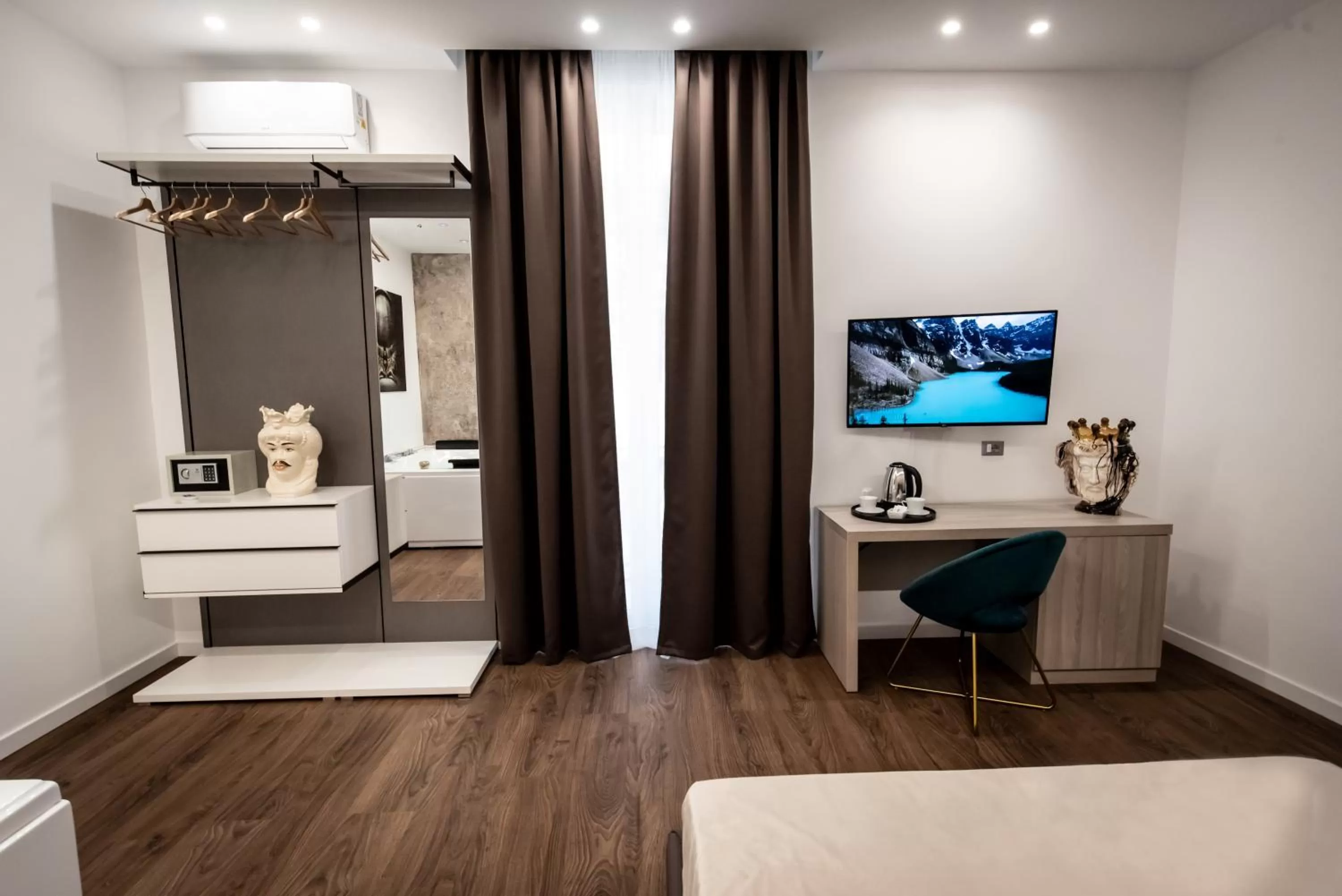 TV and multimedia in Fervore Luxury Rooms