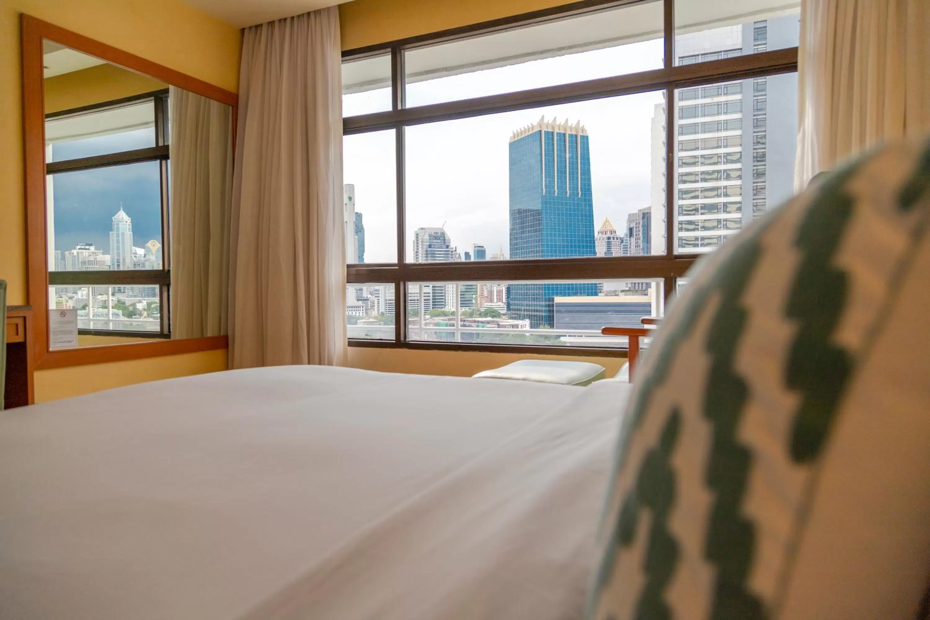 Bedroom, Bed in Pinnacle Lumpini Park Hotel