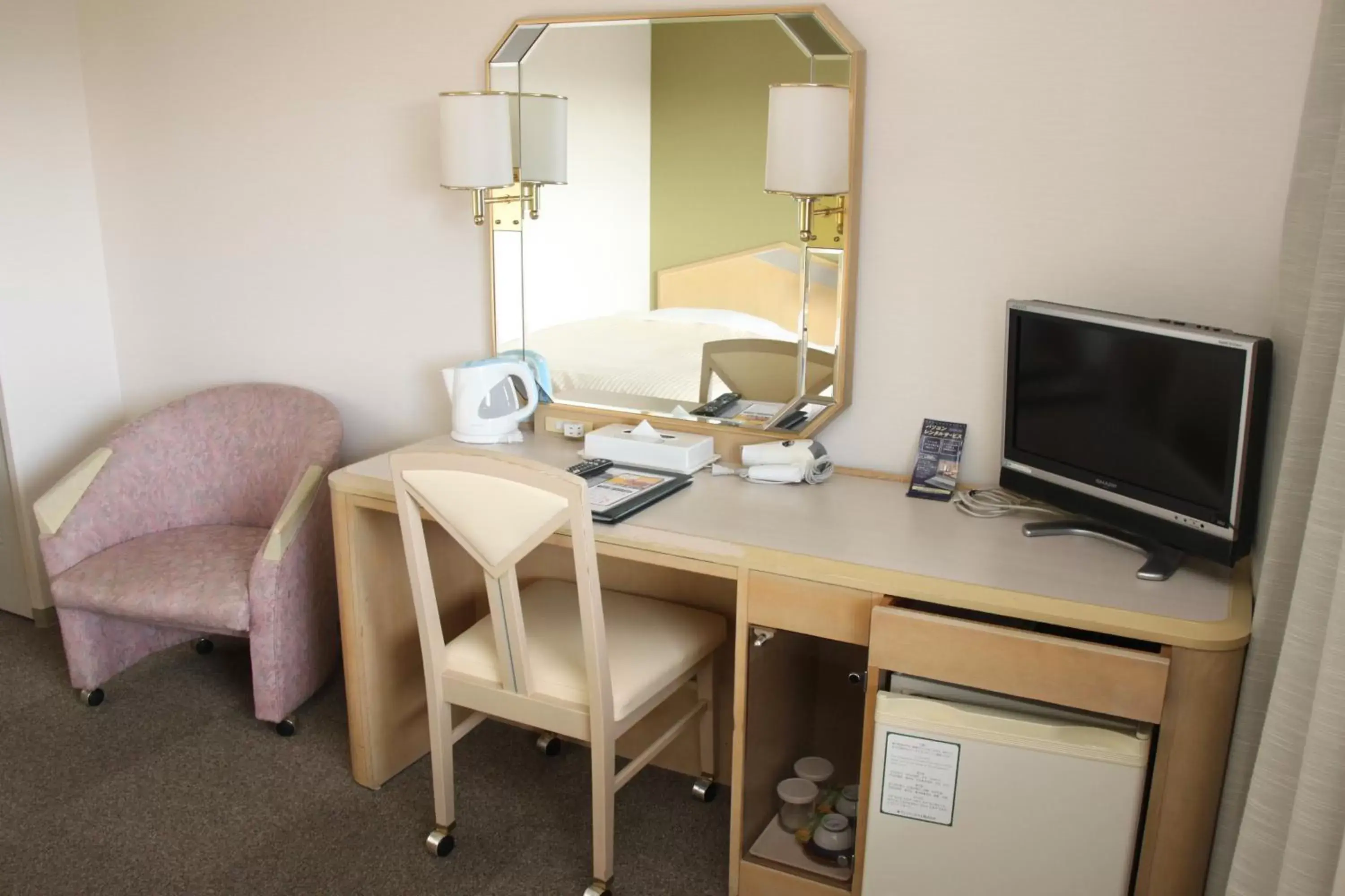 Standard Twin Room - Non-Smoking in Shin Osaka Washington Hotel Plaza Standard Twin Room - Non-Smoking in Shin Osaka Washington Hotel Plaza