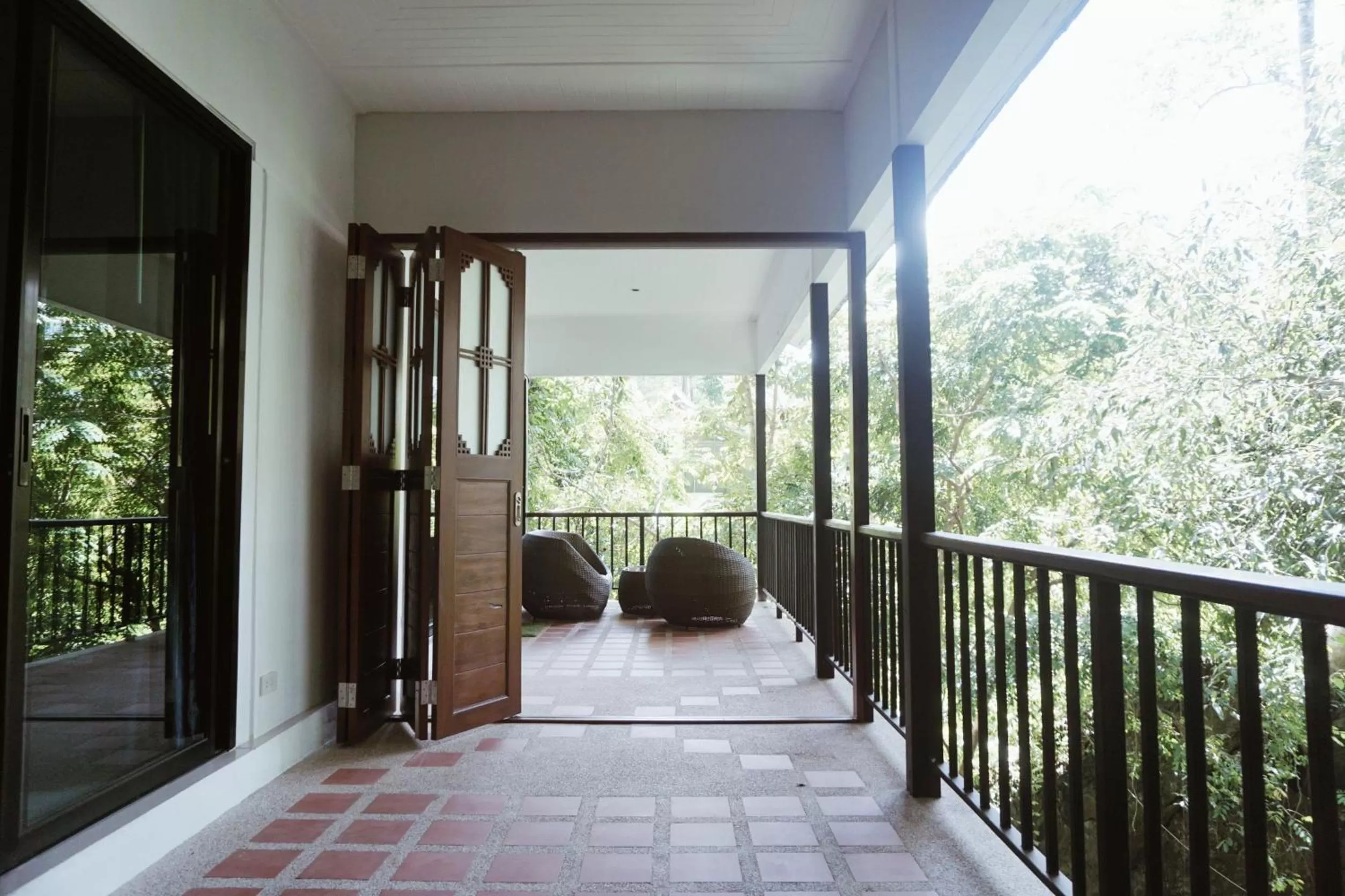Facade/entrance, Balcony/Terrace in Rock and Tree House Resort