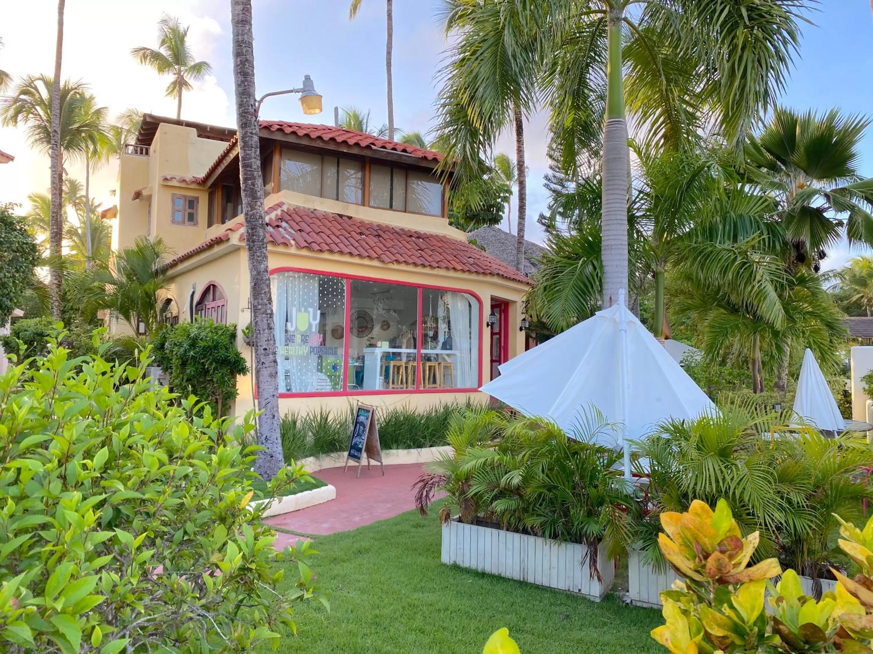 Restaurant/places to eat, Property Building in TROPICAL VILLAGE playa LOS CORALES