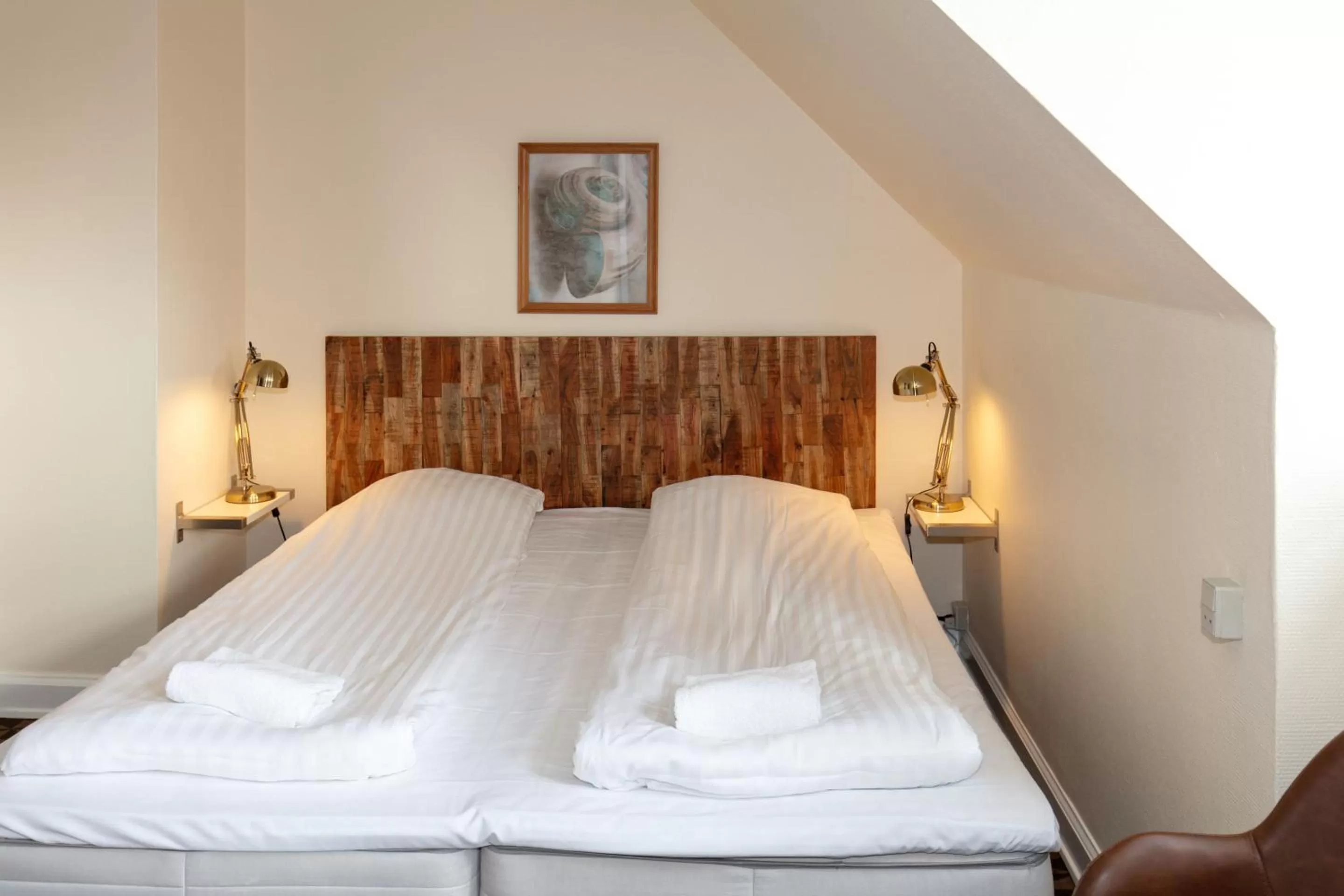 Bed in Foldens Hotel