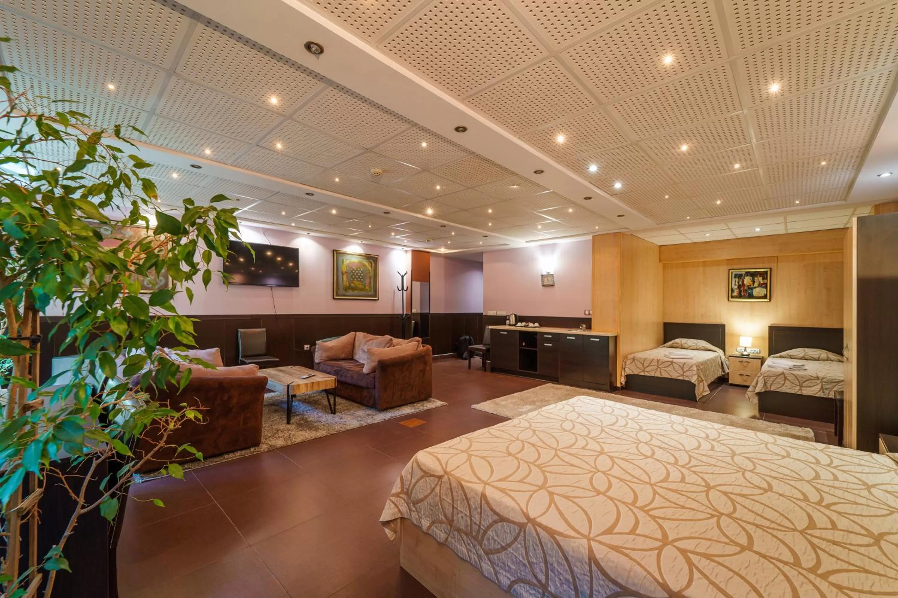 Bed in Hotel Ego - Free Parking - Top Central Location