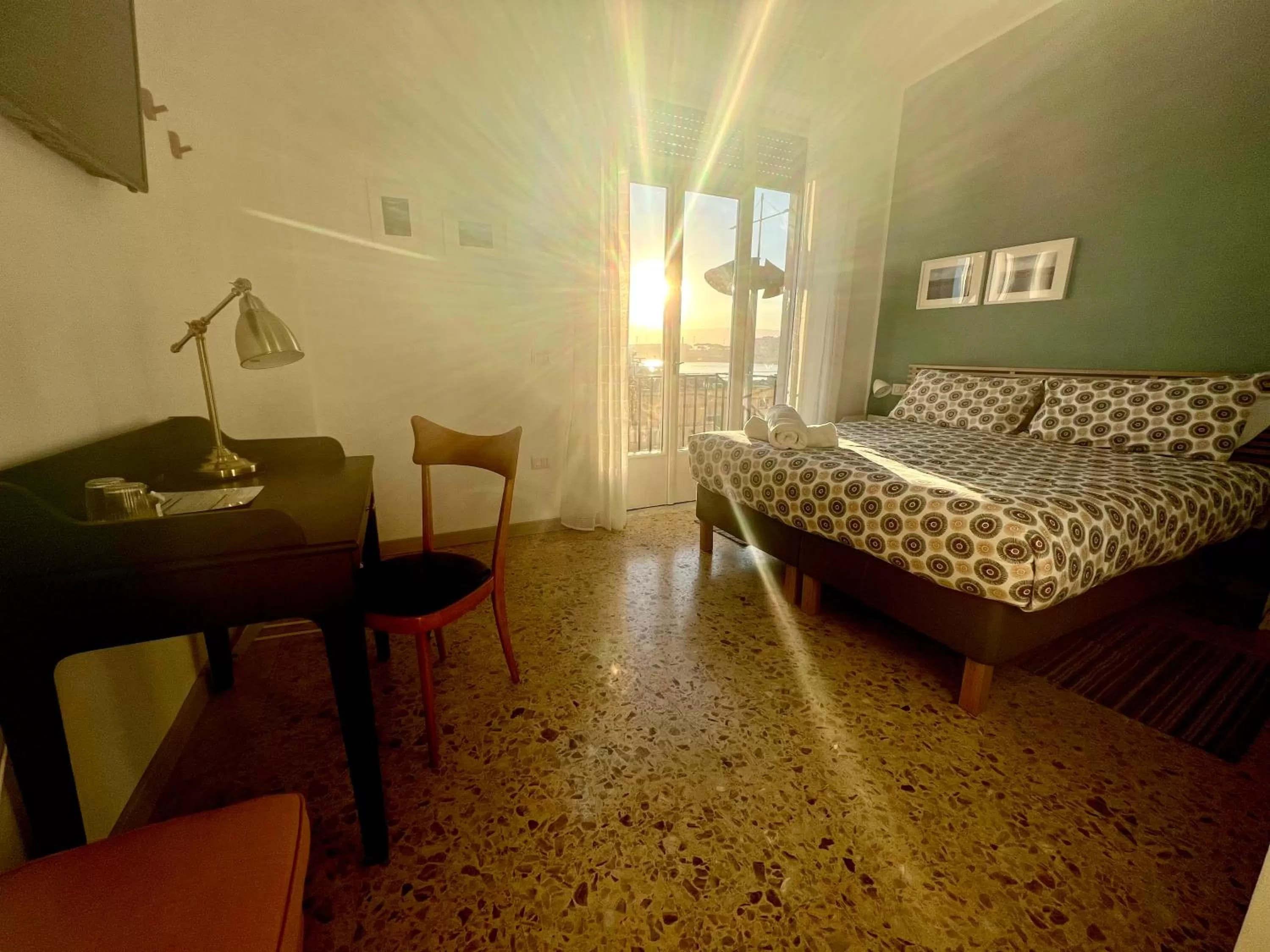 Bed in Garibaldi R&B