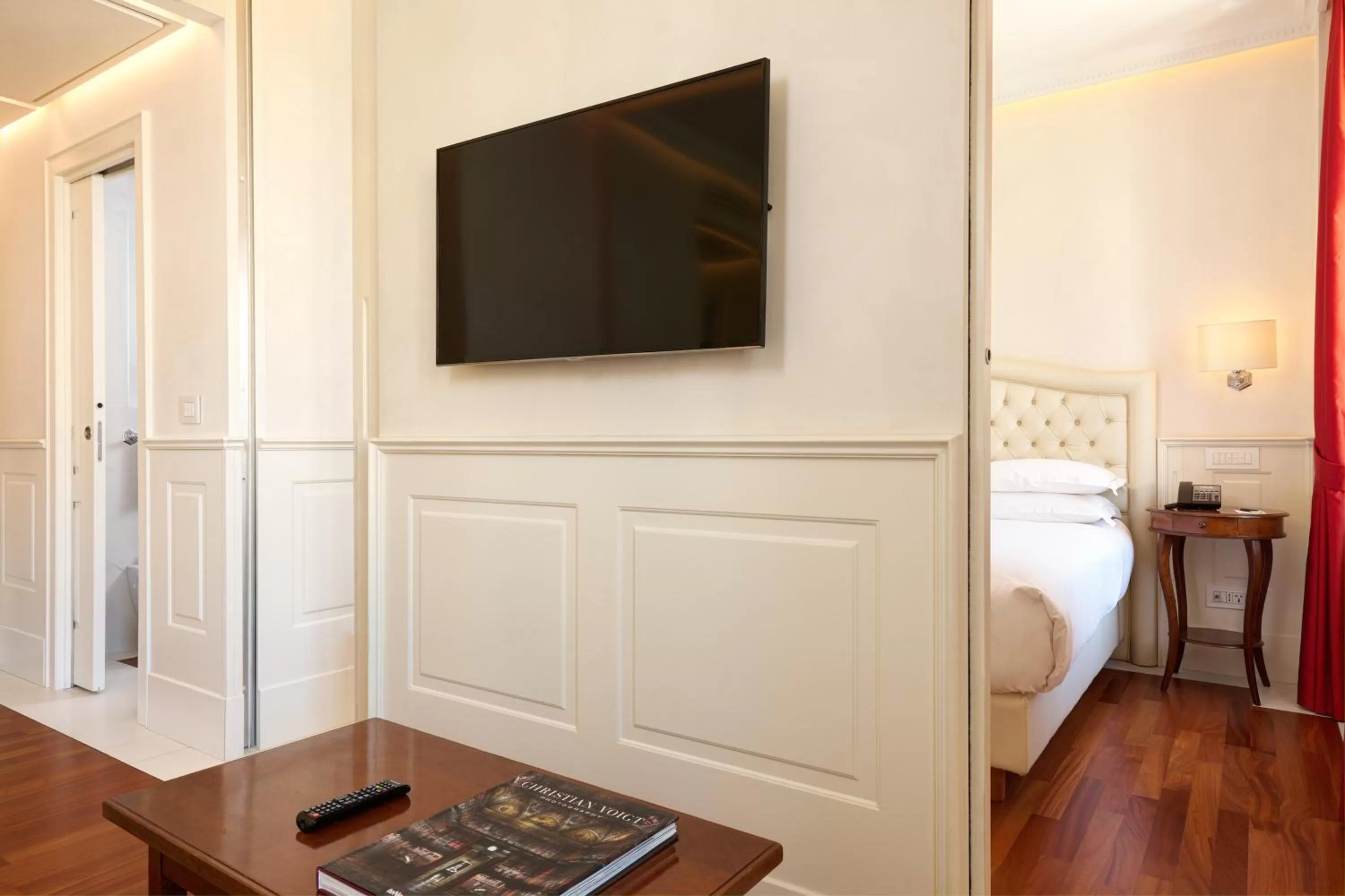 TV and multimedia, Bed in Hotel Degli Artisti