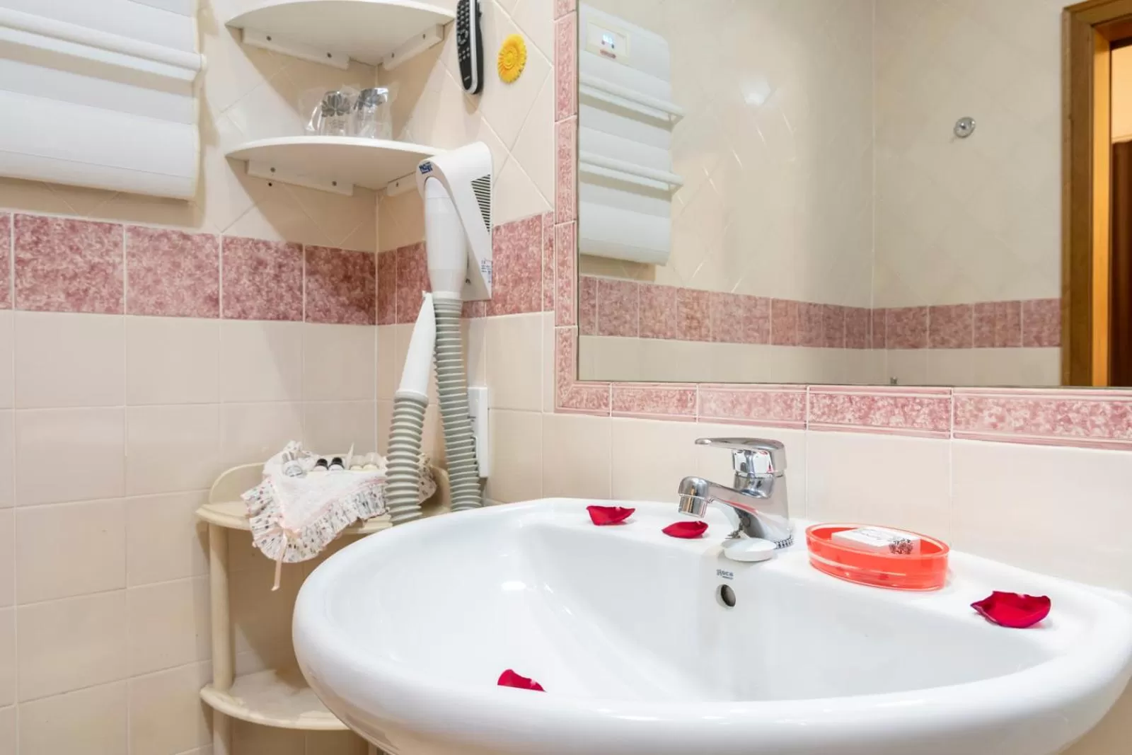 Toilet in Hotel Dom Vasco