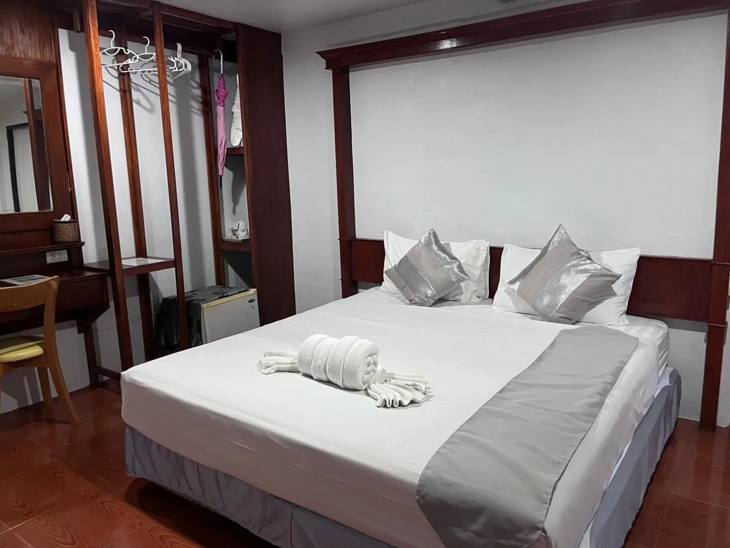 Bedroom, Bed in Lanta Nice Beach Resort - SHA Extra Plus