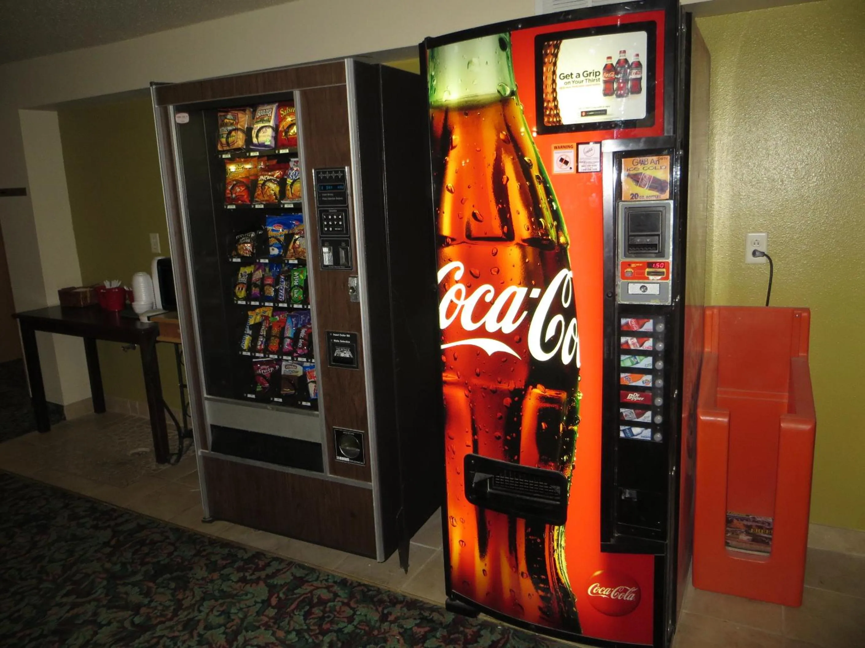 Drinks in Days Inn by Wyndham Custer