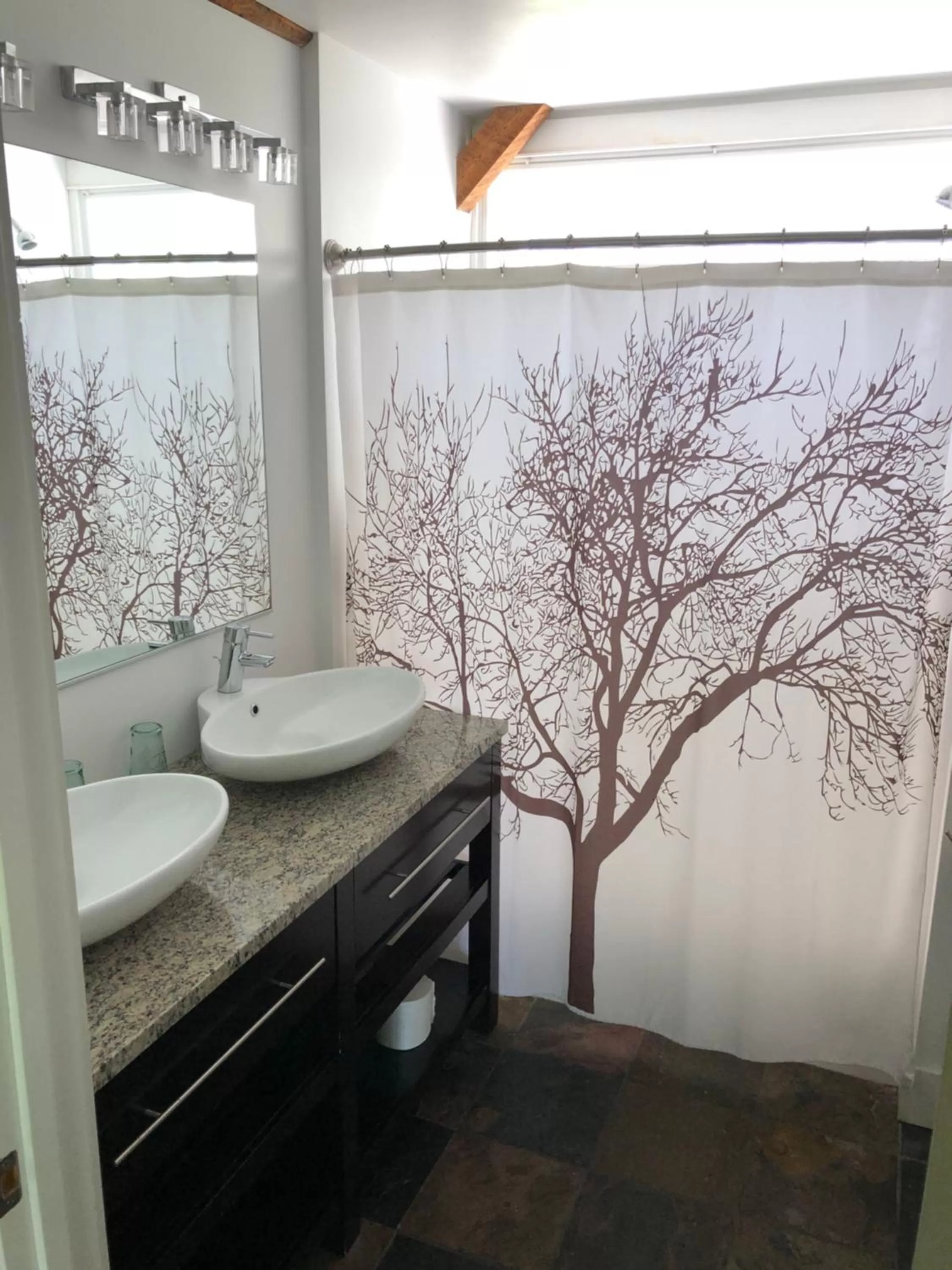 Bathroom in Shoreham Inn Bed & Breakfast