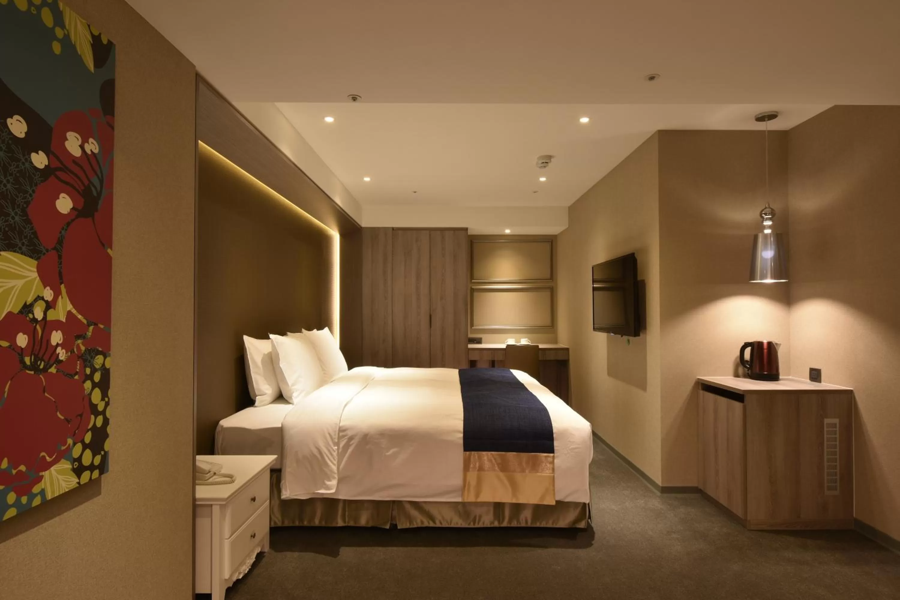 Photo of the whole room, Bed in Green World ZhongXiao