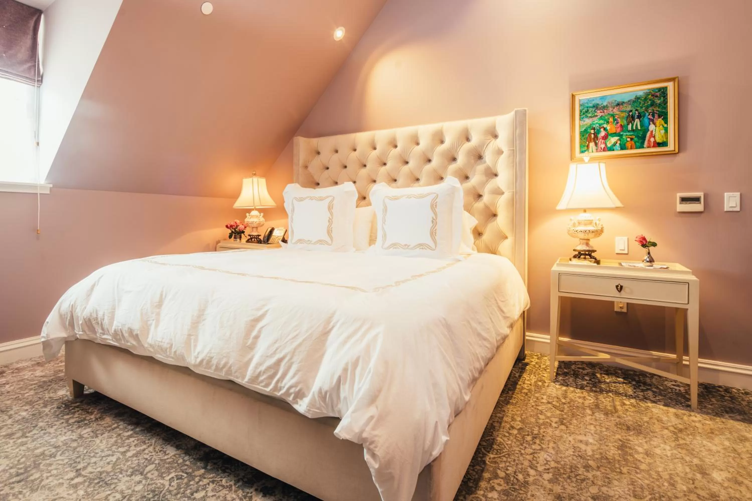 Bed in Neighbourgood Sutter Mansion