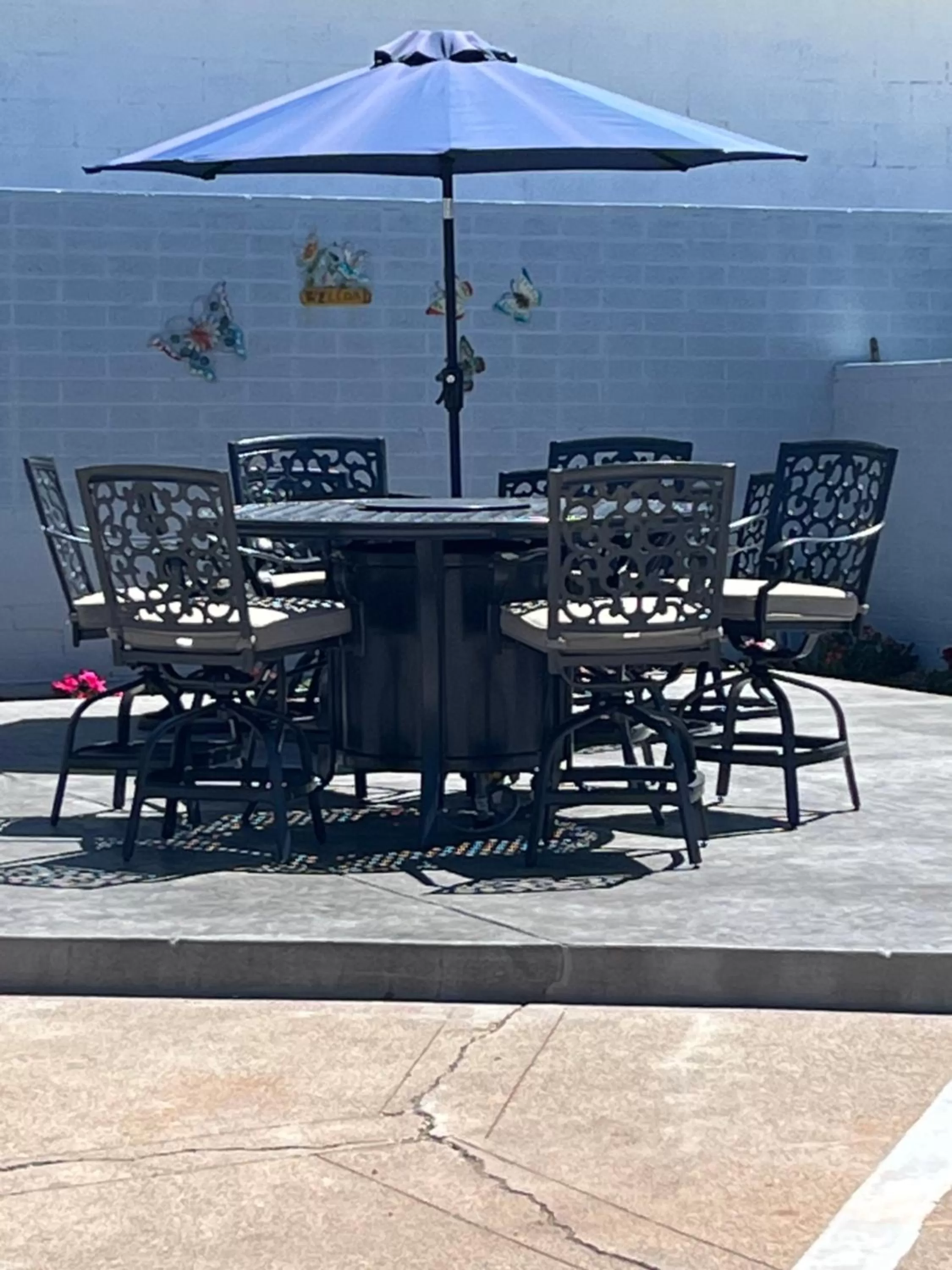Patio in El Rancho Motel