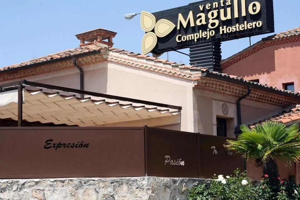 Facade/entrance in Hotel Venta Magullo