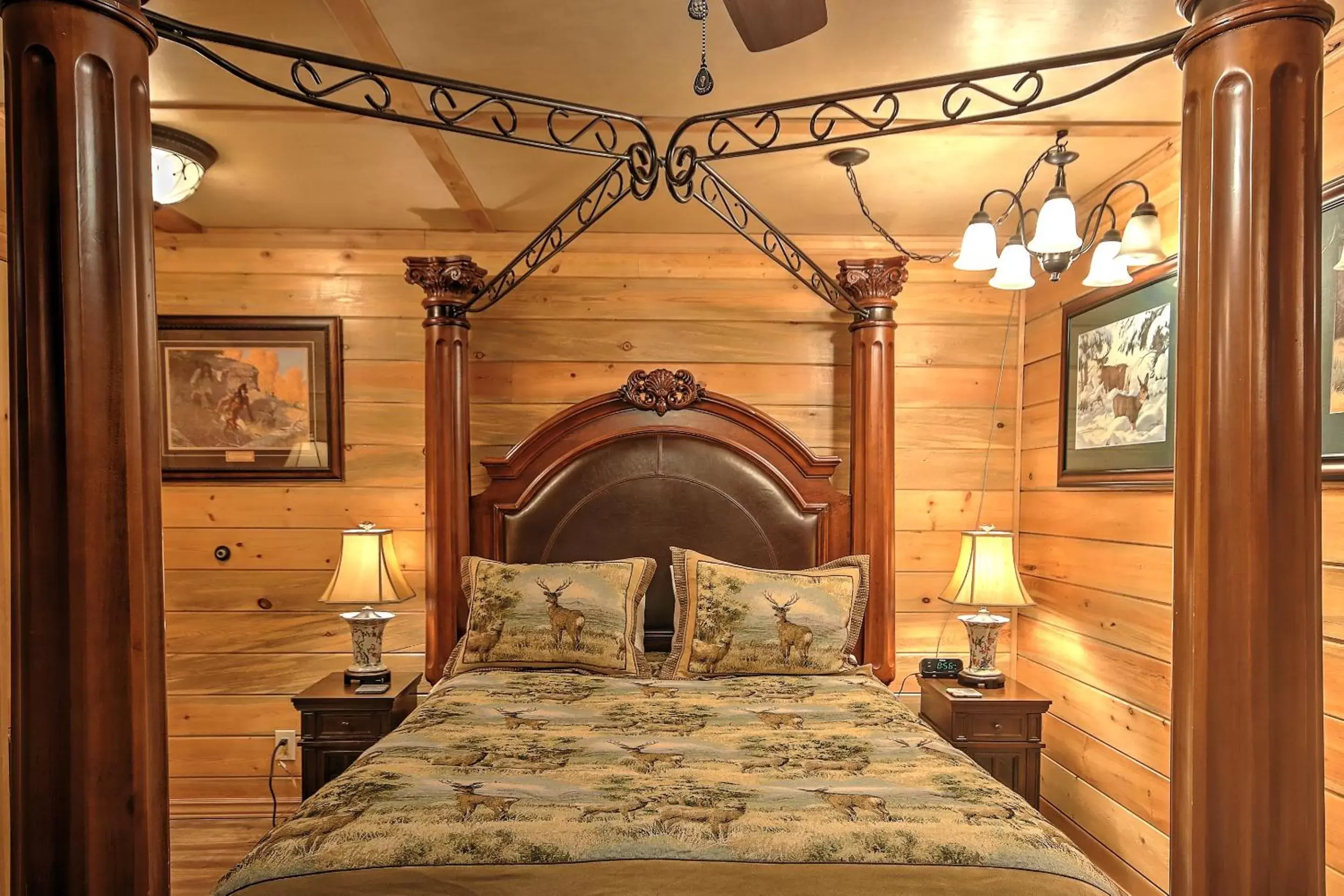 Deluxe Queen Studio in Yellowstone Gateway Inn Deluxe Queen Studio in Yellowstone Gateway Inn