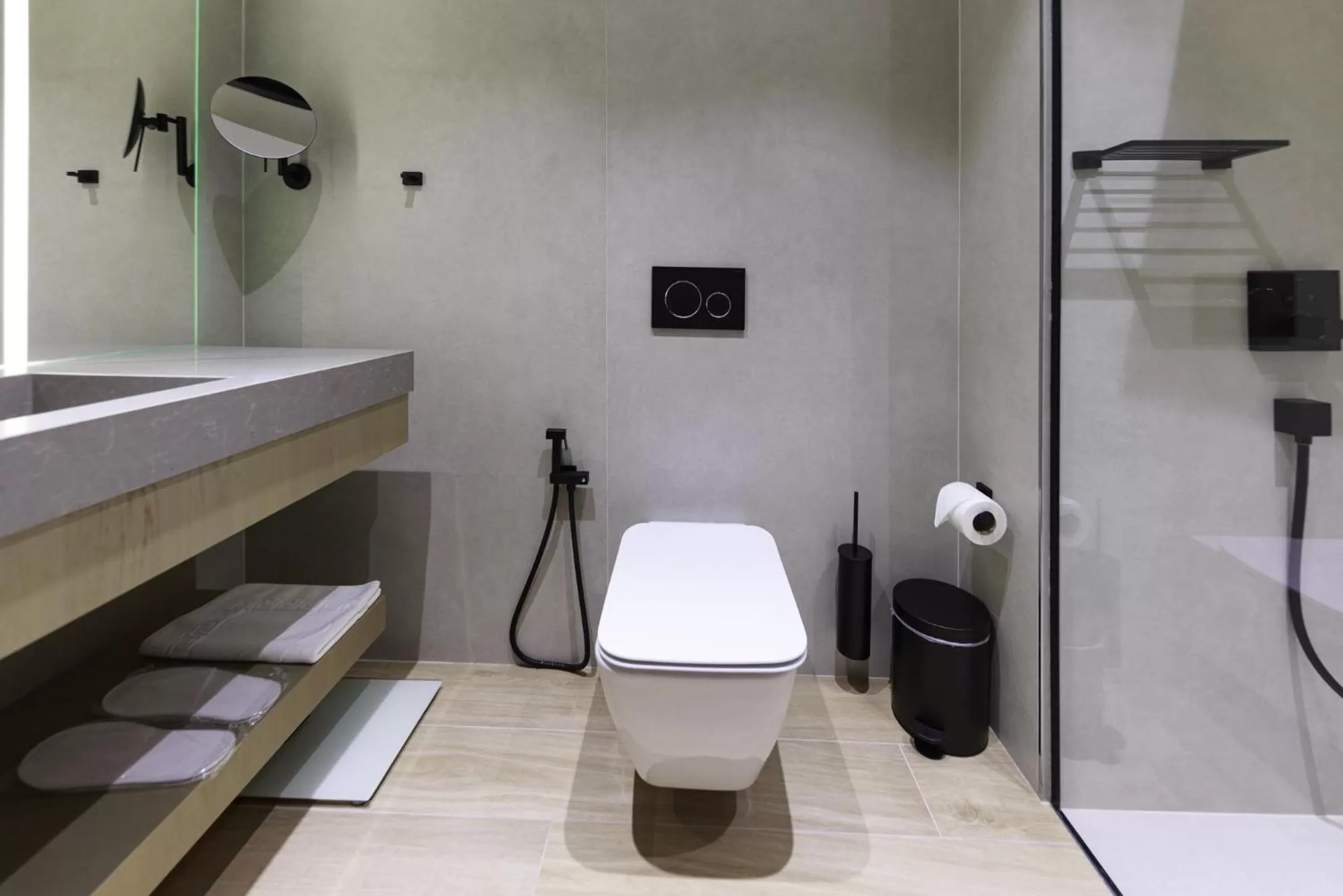 Shower, Bathroom in Hotel Uji Ftohte Tepelene