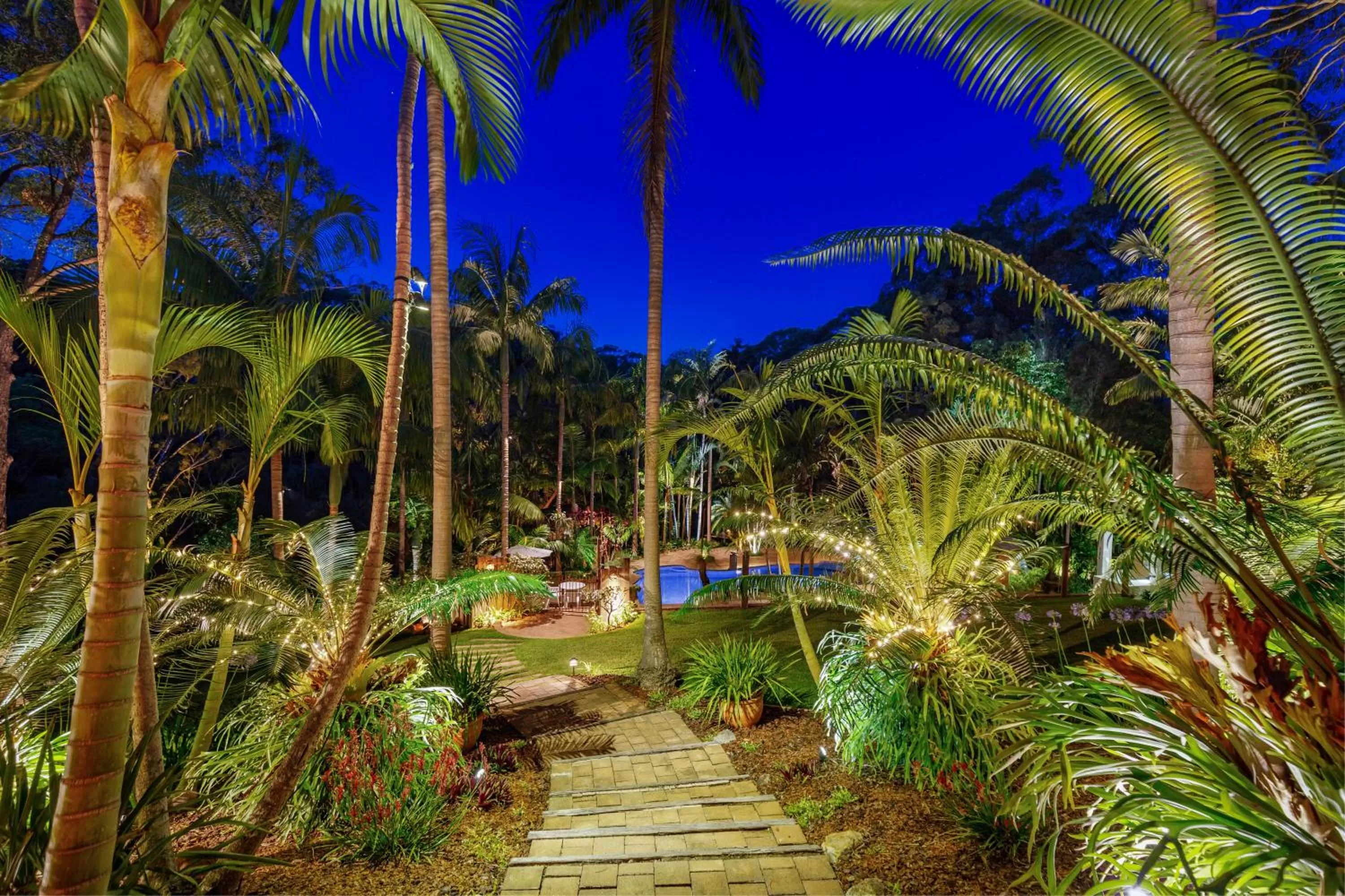 Garden in Sensom at Sapphire - Adults only B&B