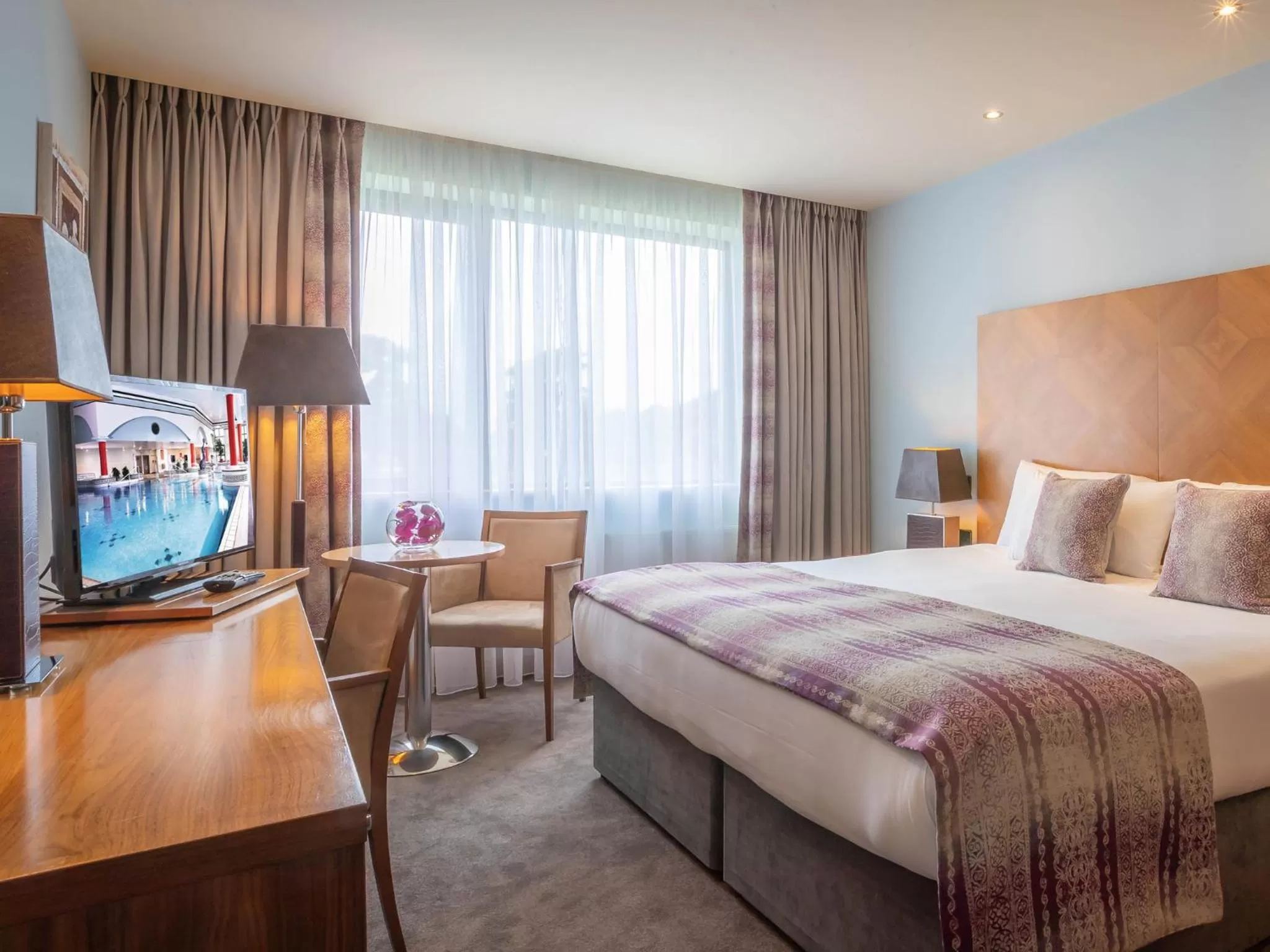 Bedroom, Bed in The Connacht Hotel