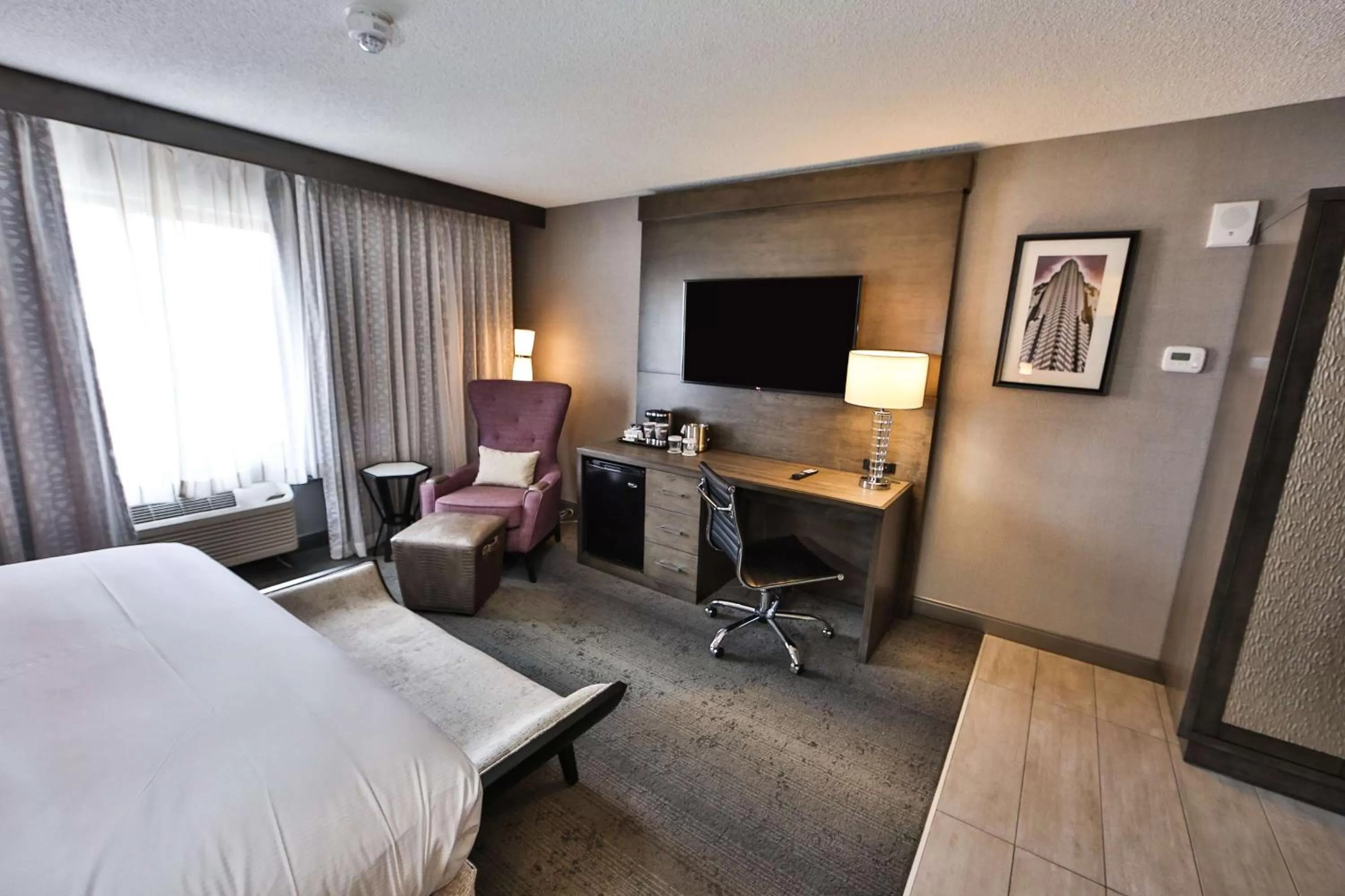 Bedroom, Bed in DoubleTree by Hilton Atlanta Alpharetta-Windward