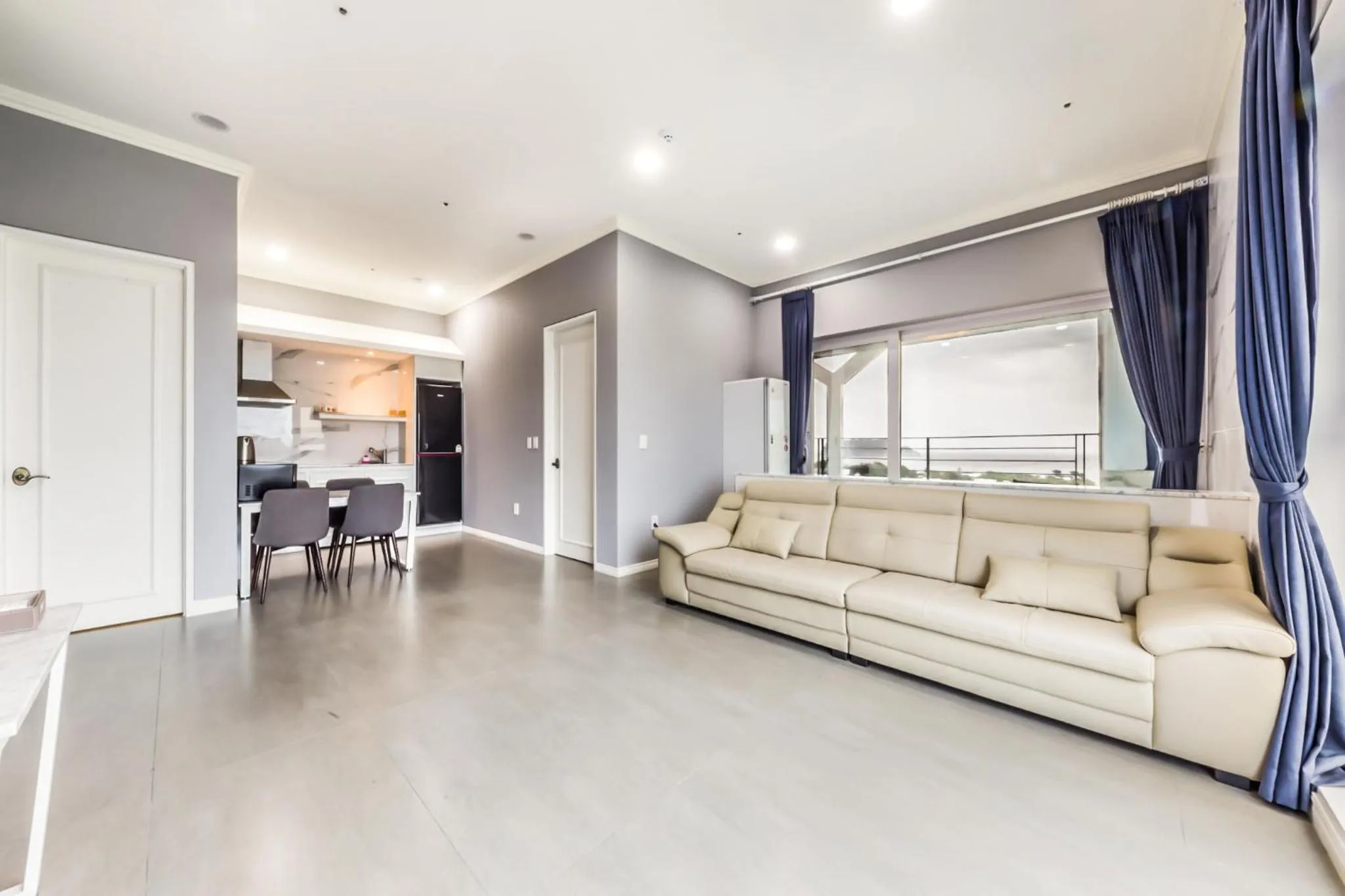 Kitchen or kitchenette in Gladsheim Hotel