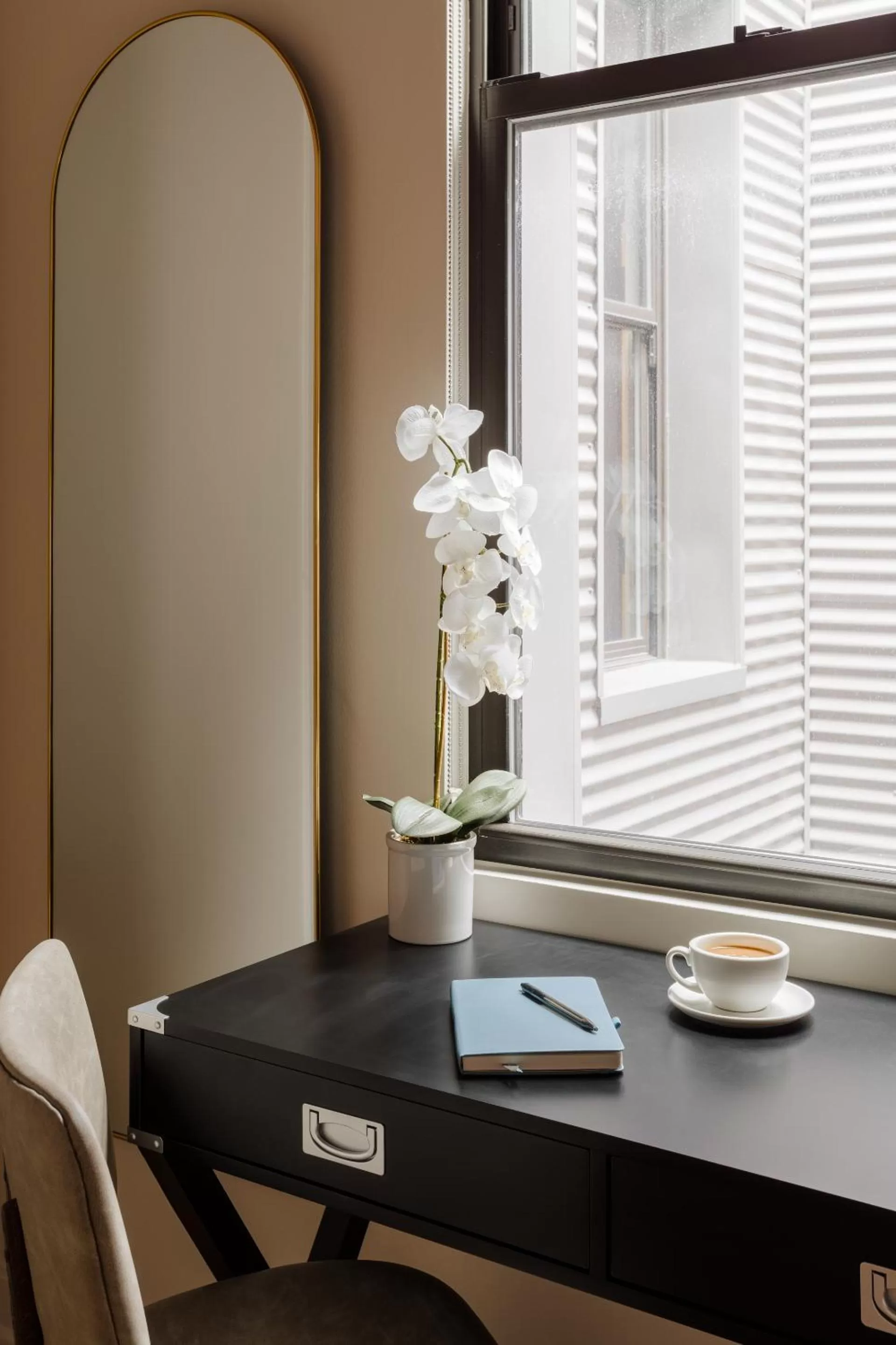 Living room, Dining Area in Found Chicago powered by Sonder