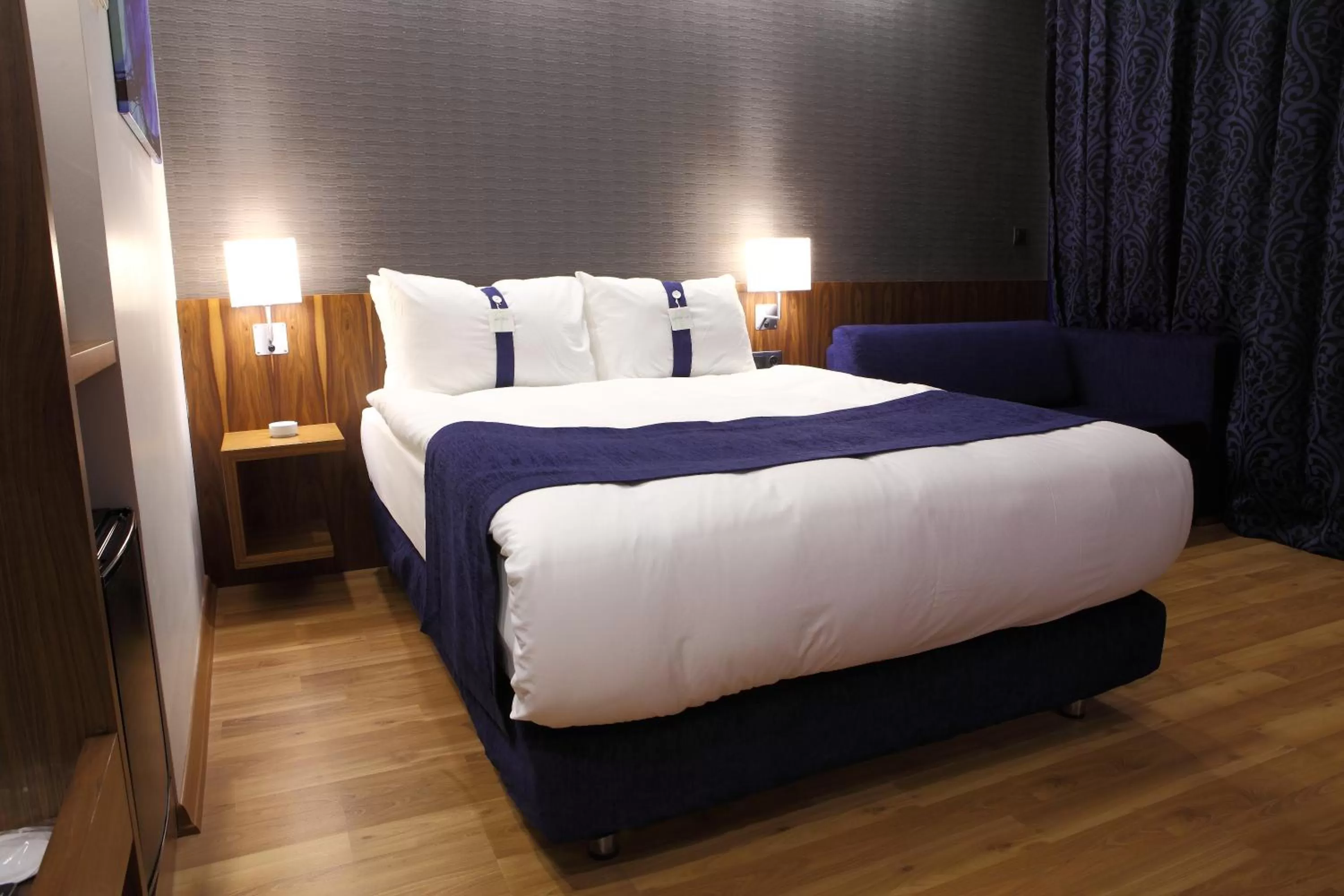 Bed in Holiday Inn Express Manisa-West by IHG